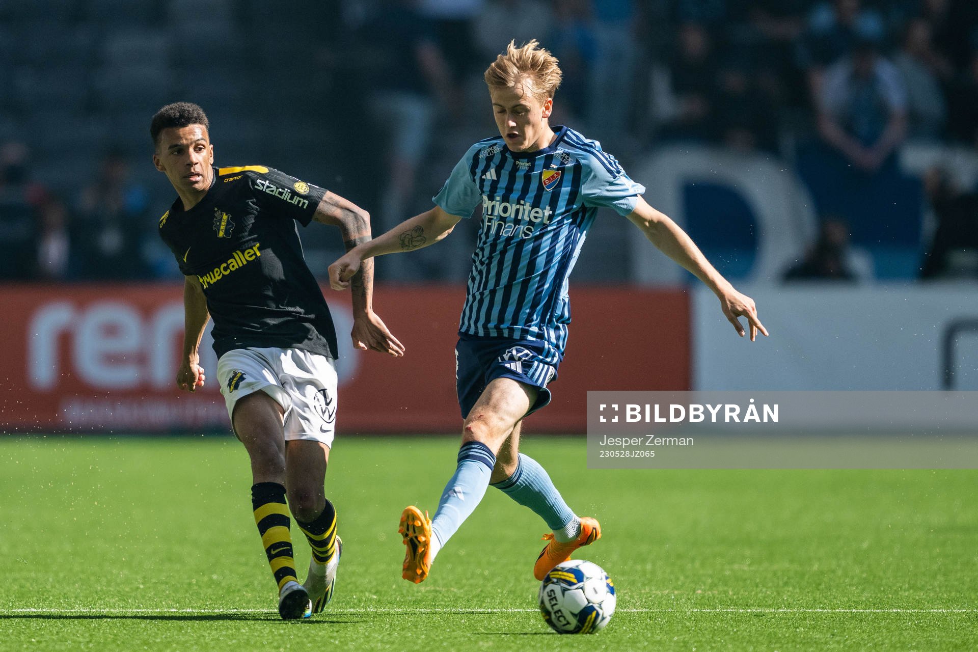 AIKs Rui Modesto och Djurgårdens Oskar Fallenius