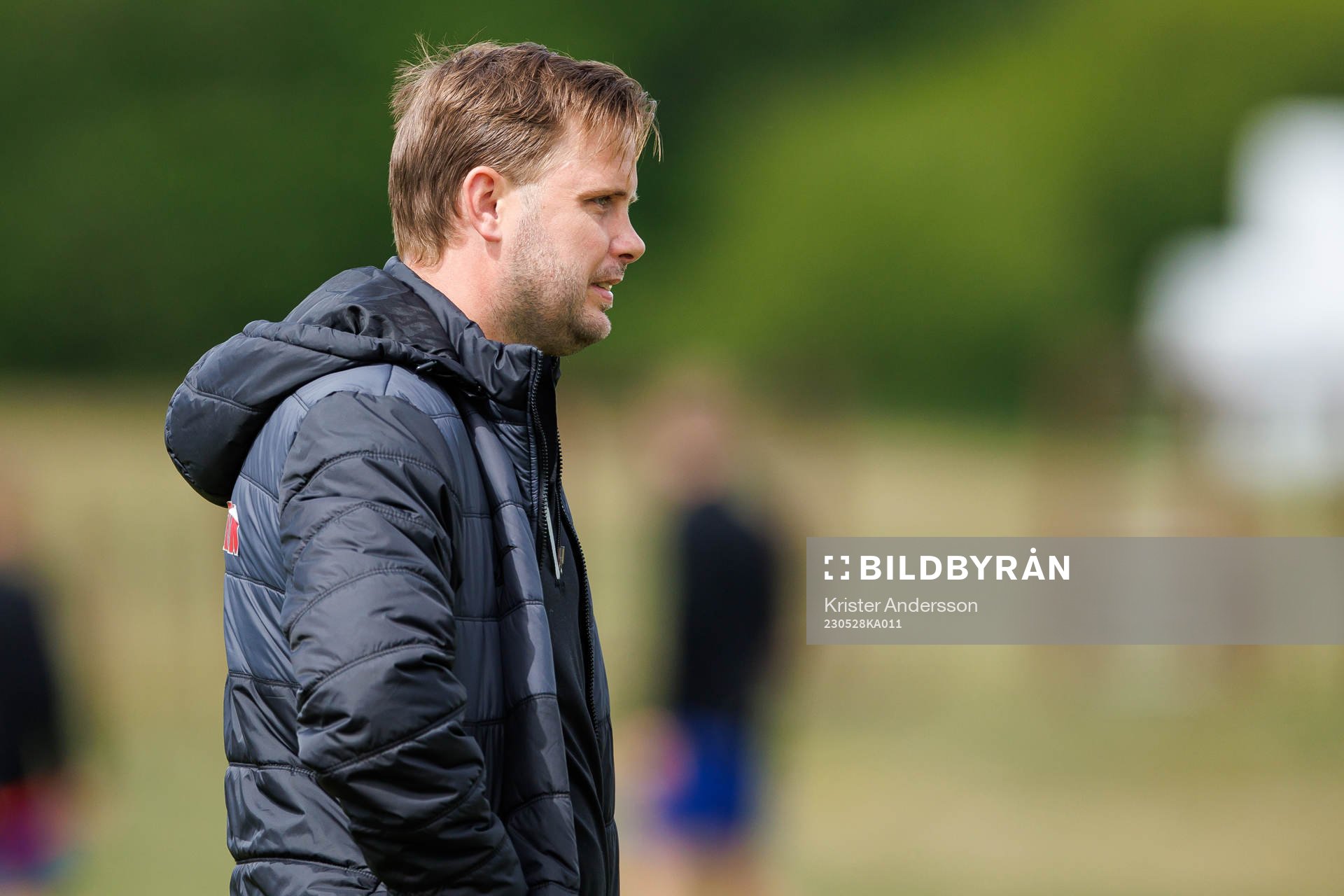 Galtabäcks tränare Anders Larsson inför fotbollsmatchen i Division 4 Halland mellan Derome-Åskloster och Galtabäck den 28 maj 2023 i Derome.