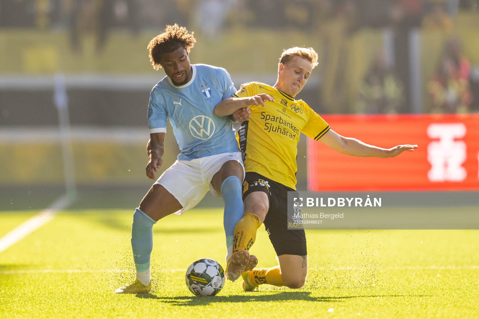 Malmö FFs Joseph Ceesay och Elfsborgs Jeppe Møldrup Okkels