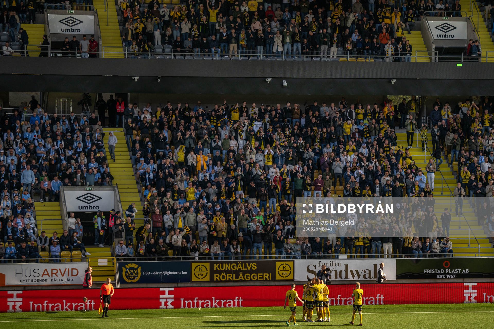 Elfsborgs Jeppe Møldrup Okkels jublar med lagkamrater