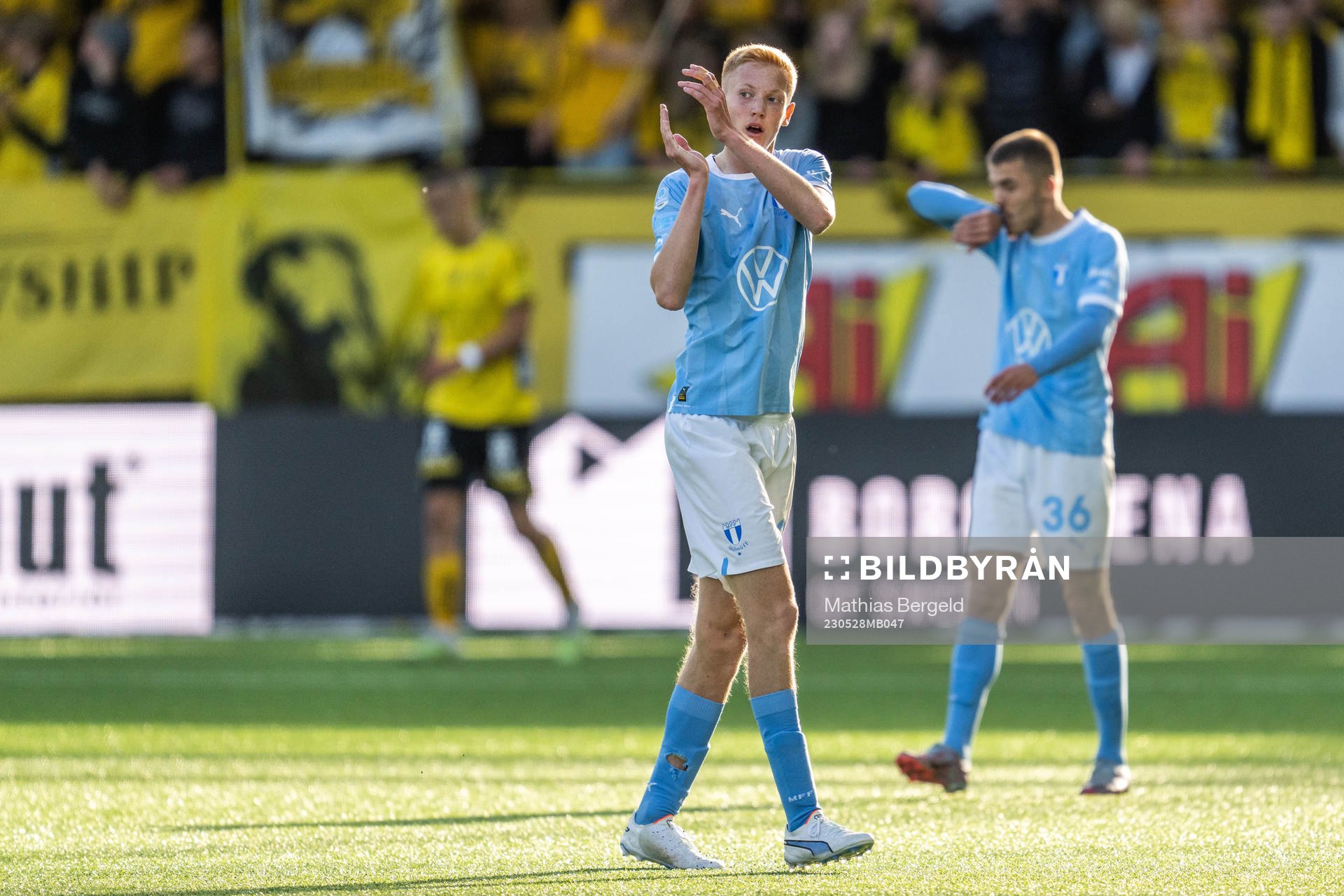 Malmö FFs Hugo Larsson tackar supportrarna