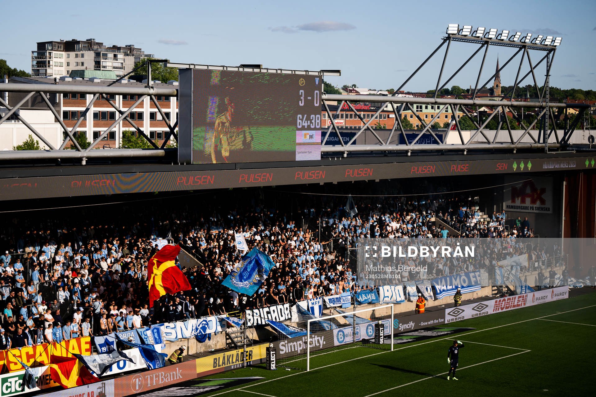 Malmö FFs supportrar och målvakt Johan Dahlin