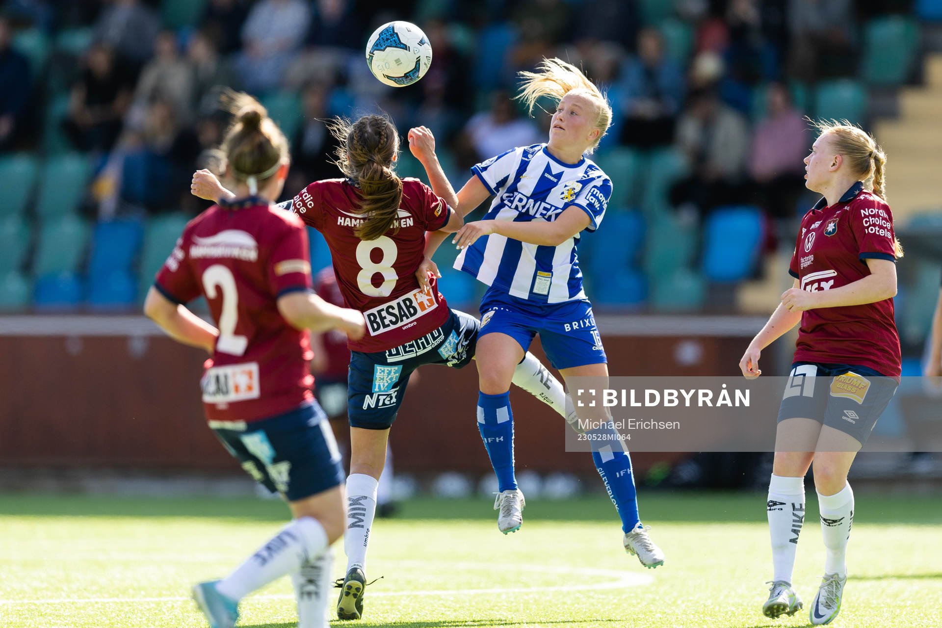 Örgrytes Felicia Tengdahl och IFK Göteborgs Ida Kjellman under fotbollsmatchen i division 1 södra mellan Örgryte och IFK Göteborg den 28 maj 2023 i Göteborg.