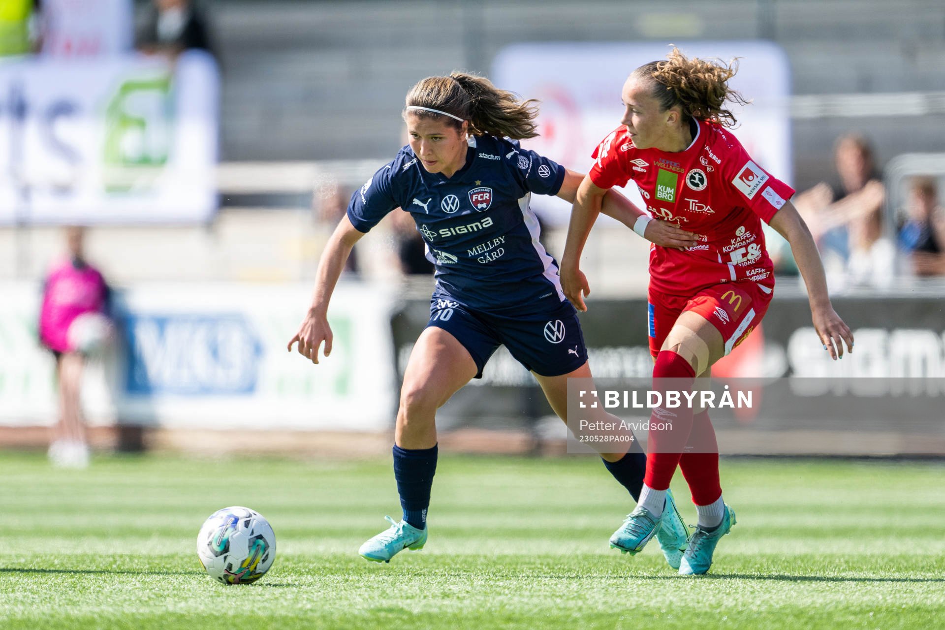FC Rosengårds Loreta Kullashi och Örebros Athinna Persson