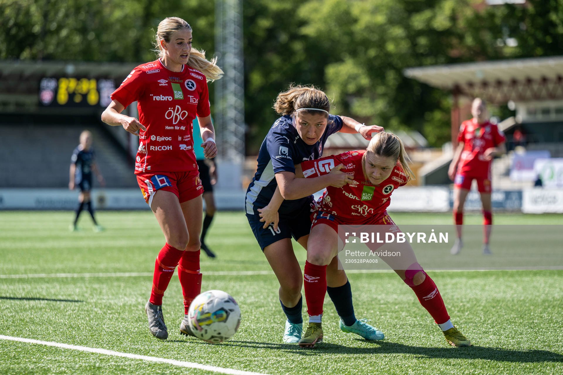 FC Rosengårds Halimatu Ibrahim Ayinde och Örebros Heidi