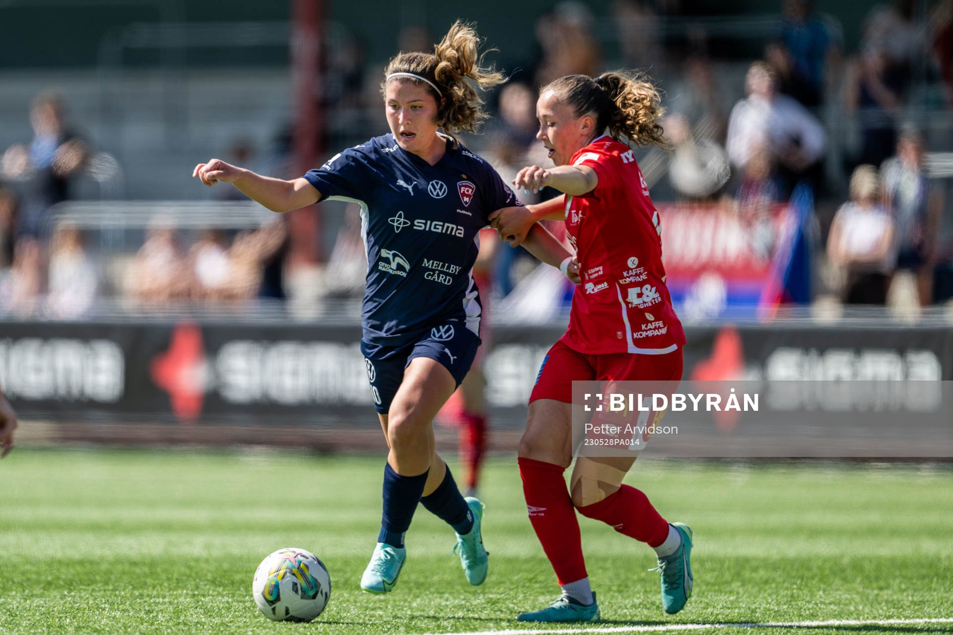 FC Rosengårds Loreta Kullashi och Örebros Athinna Persson