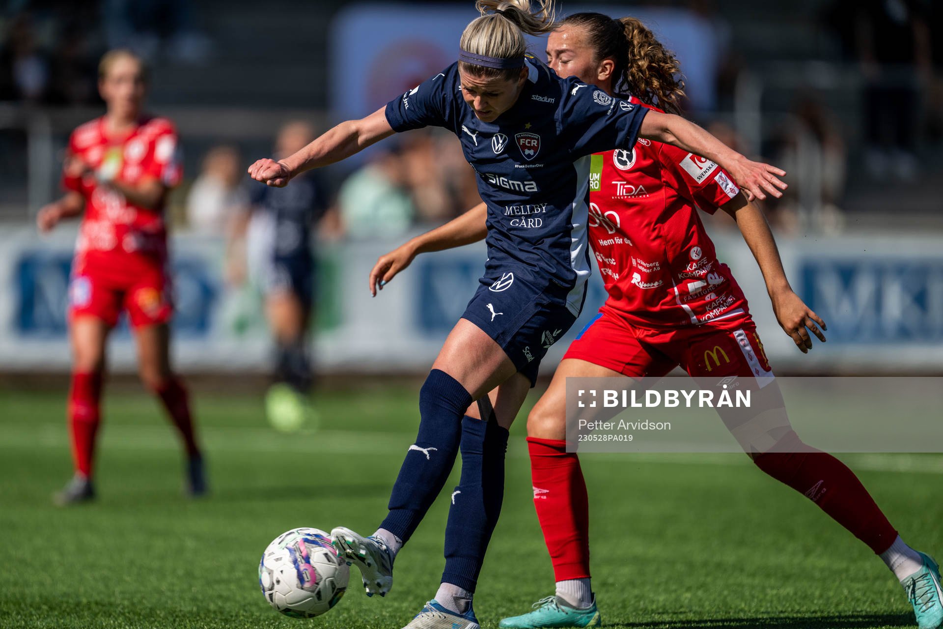 FC Rosengårds Olivia Schough skjuter in 2-0 målet