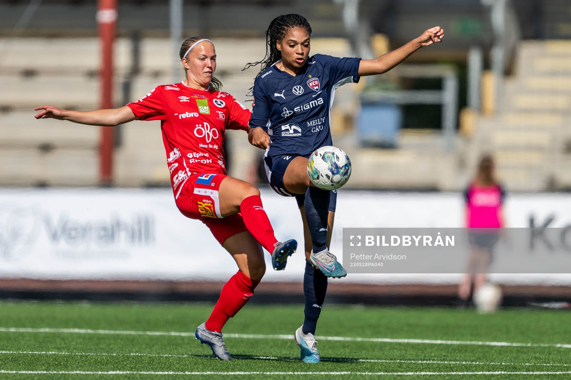 Örebros Lisa Frisk och FC Rosengårds Isabella Obaze