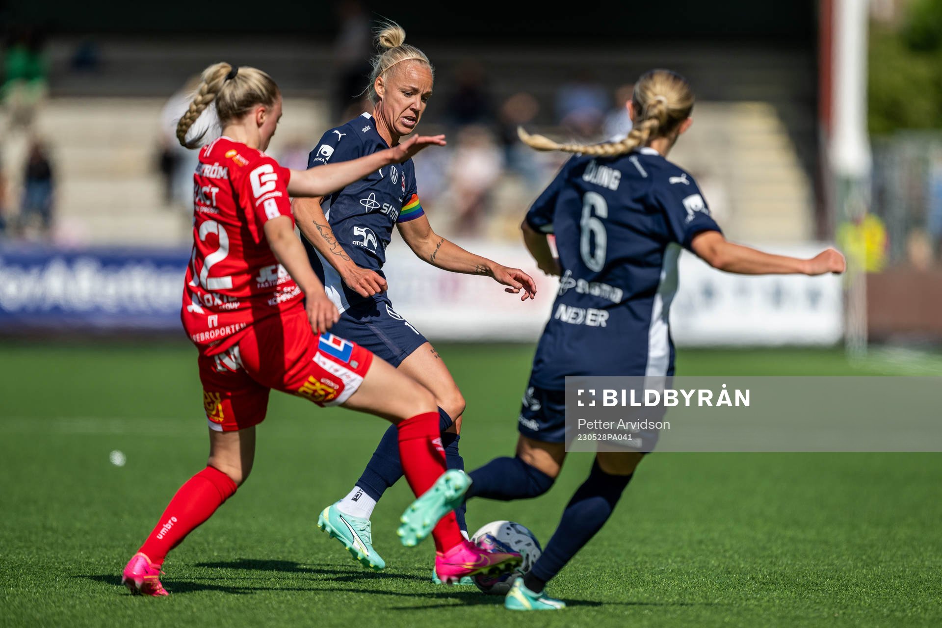 FC Rosengårds Caroline Seger och Örebros Ida Björnberg