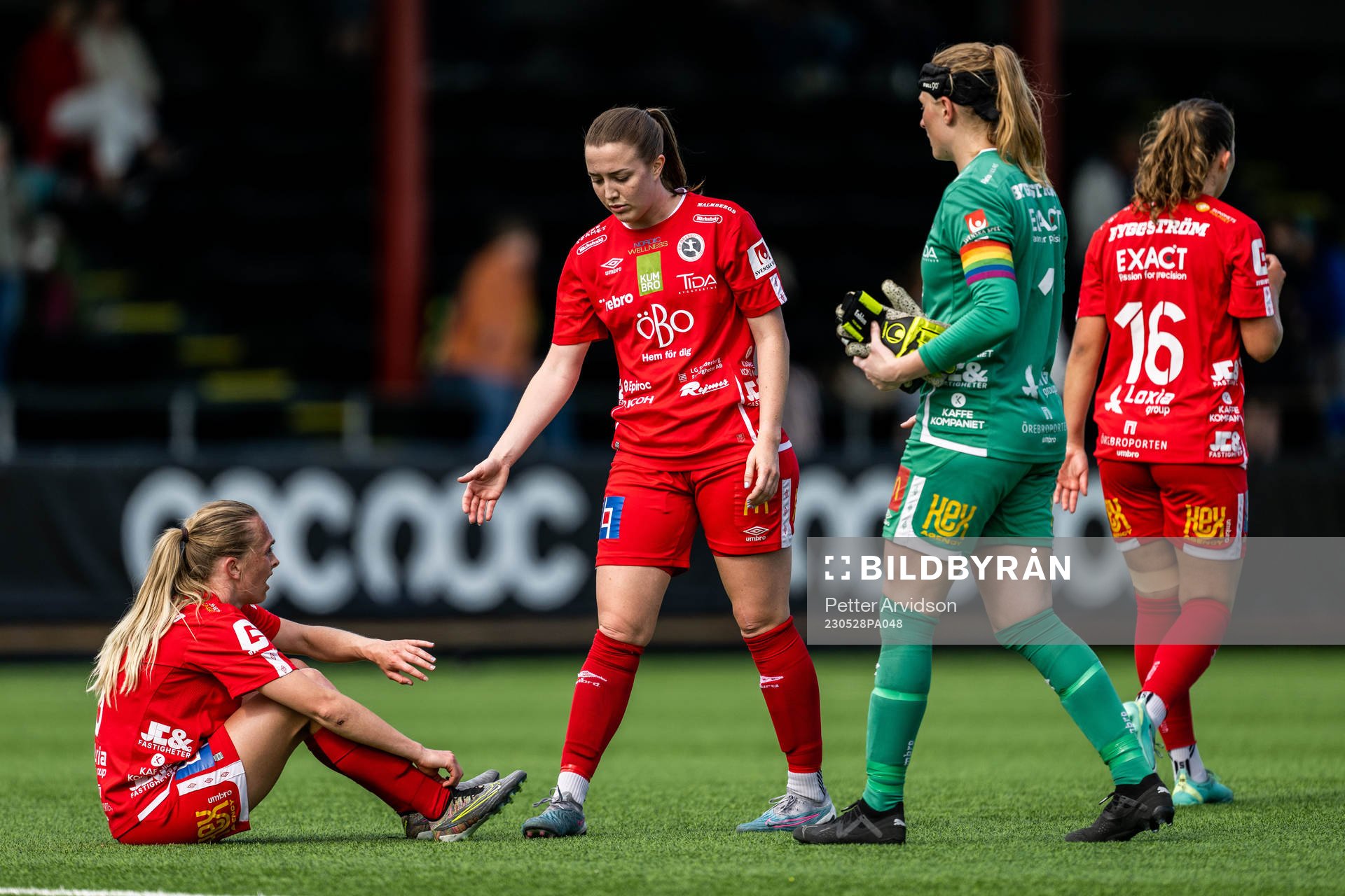 Örebros Maja Regnås Valcic och Michaela Kovacs deppar