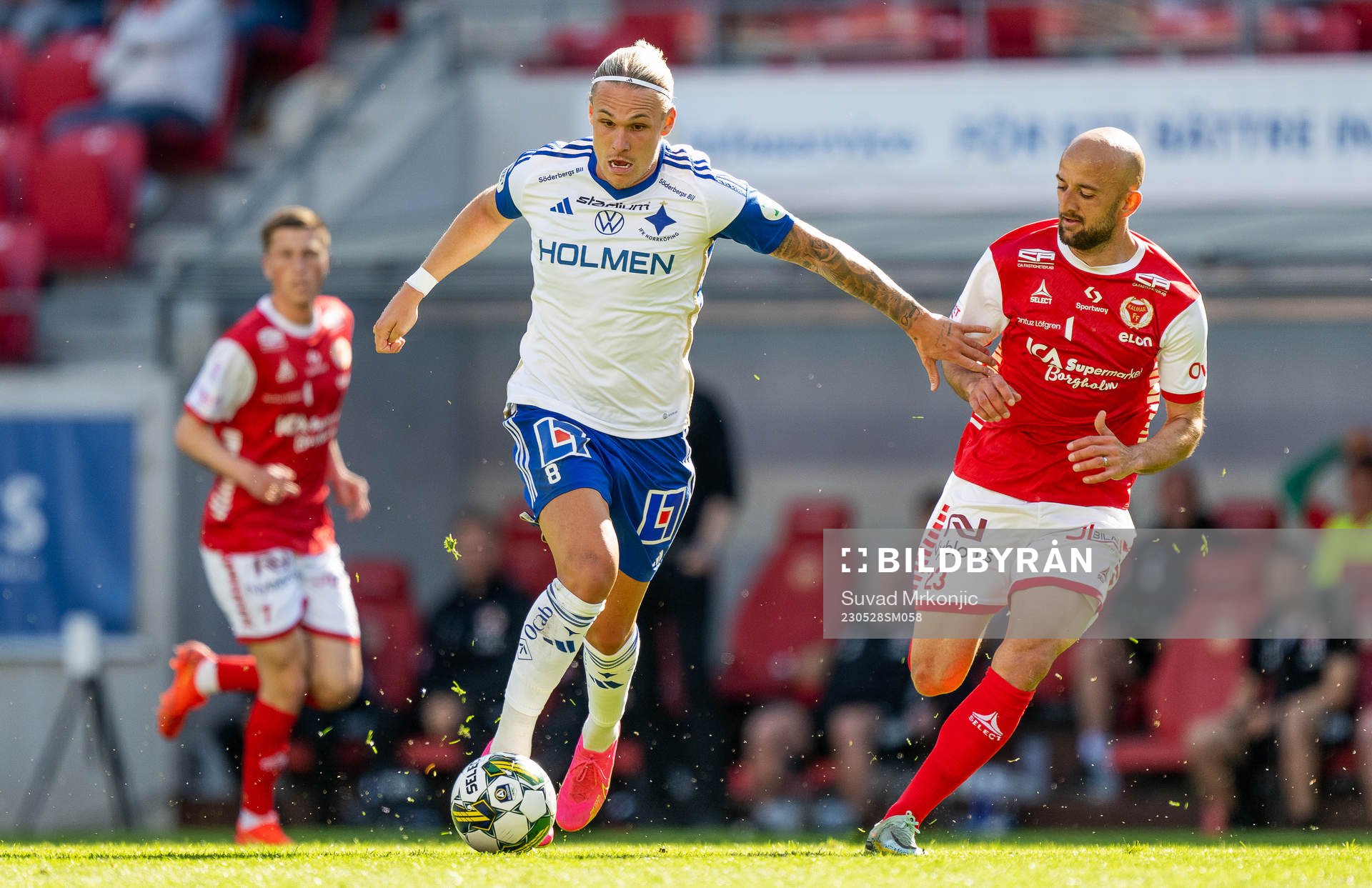 IFK Norrköpings Arnor Sigurdsson och Kalmars Robert Gojani