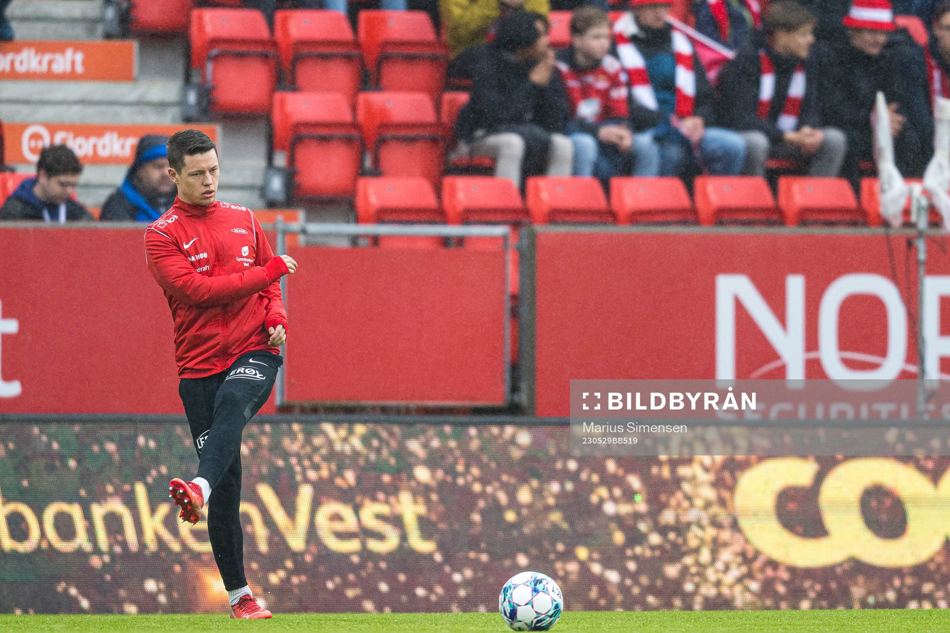 Mathias Rasmussen of Brann warms up