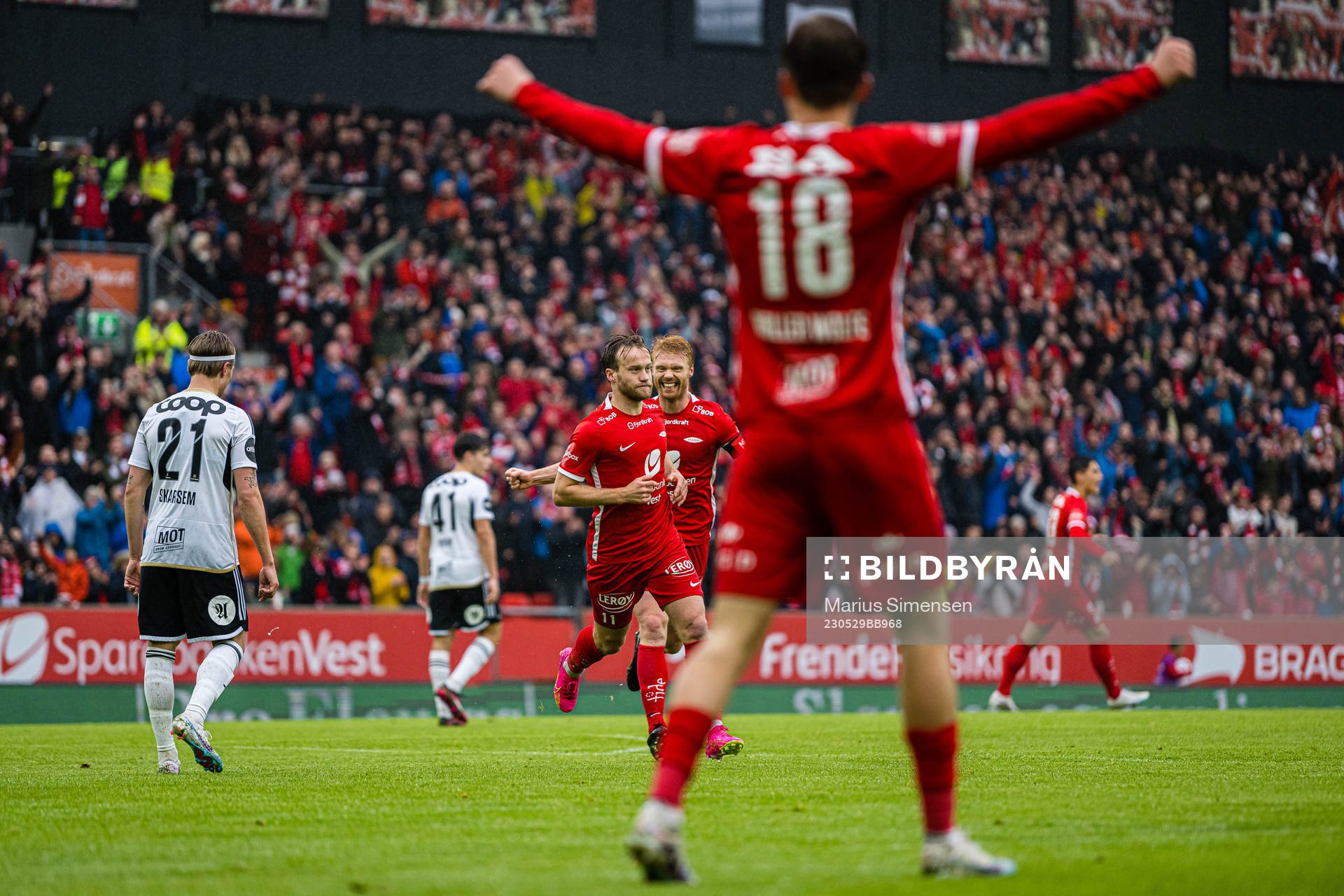 Bård Finne of Brann celebrates