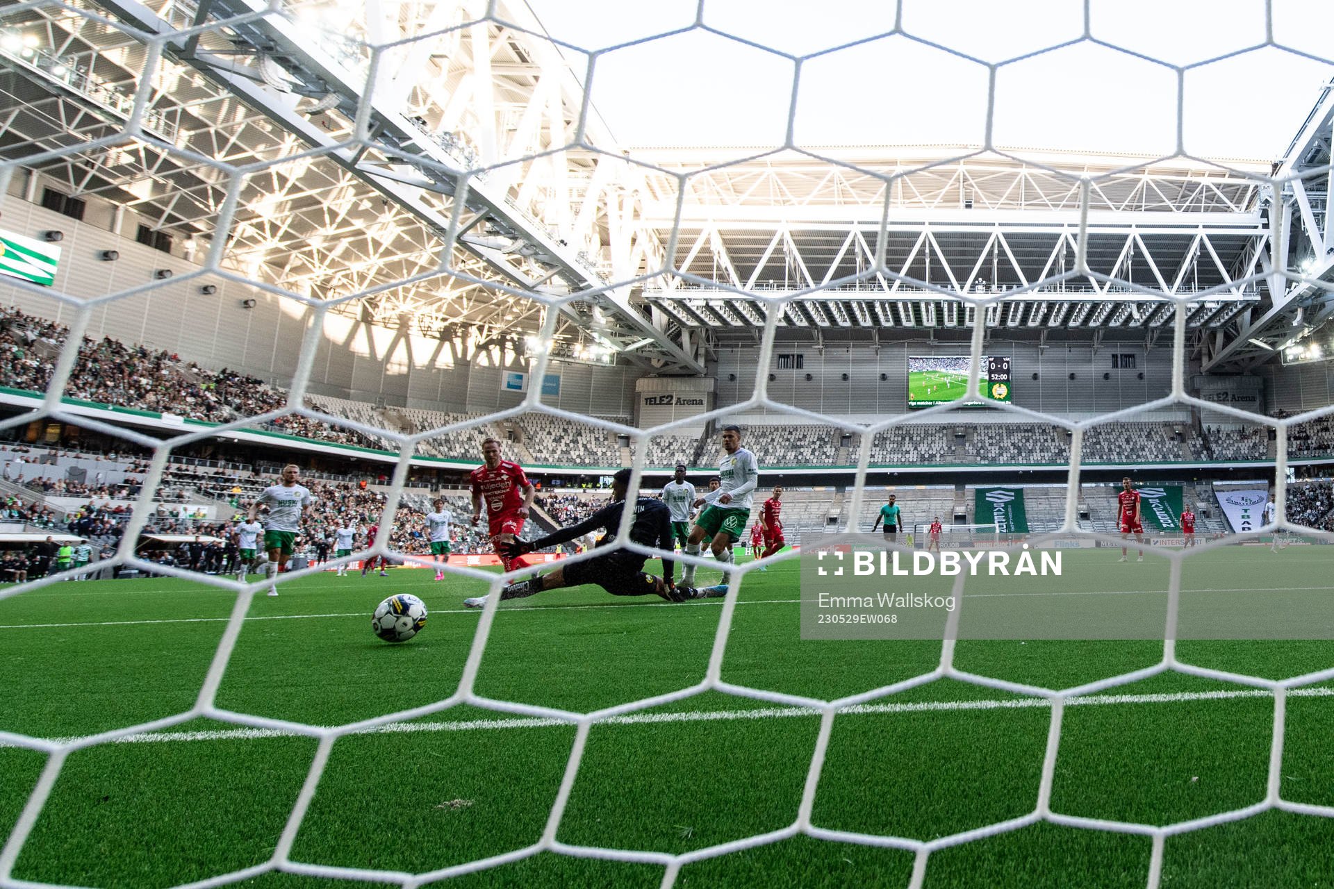 Värnamos Gustav Engvall gör 0-1 bakom Hammarbys målvakt