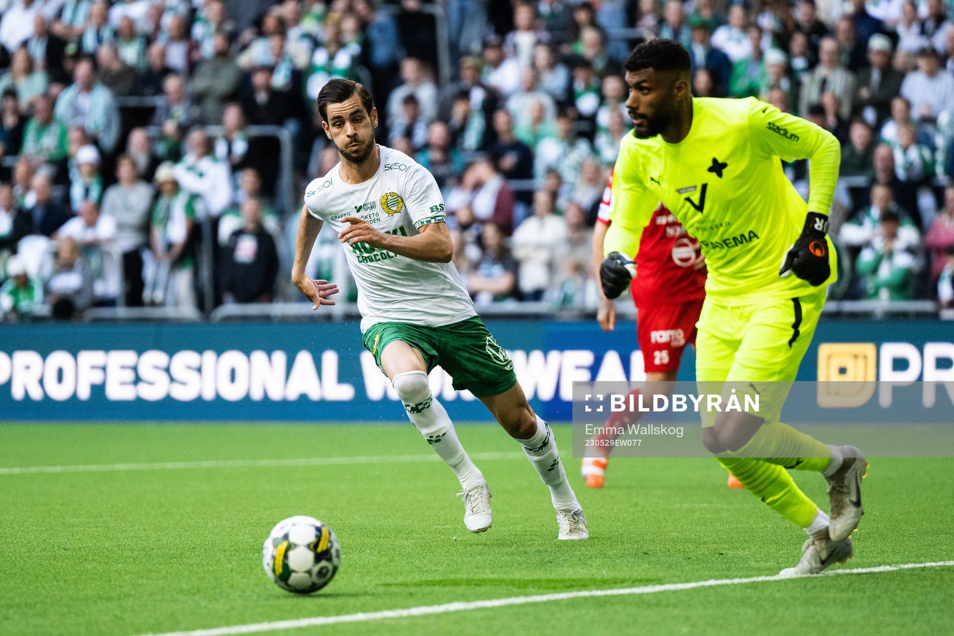 Hammarbys Adi Nalic och Värnamos Jonathan Ursin Rasheed