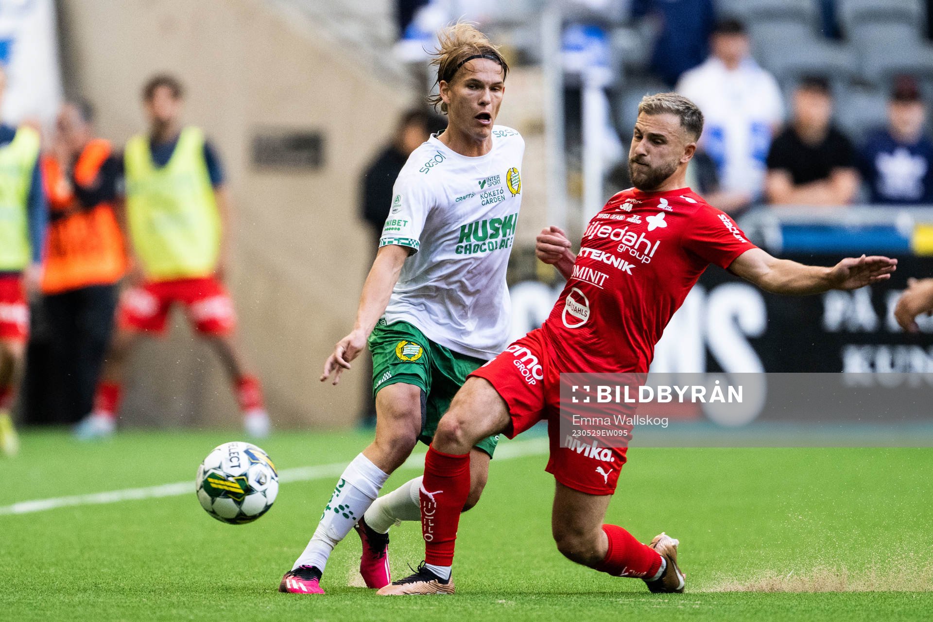 Hammarbys Markus Karlsson och Värnamos Albion Ademi