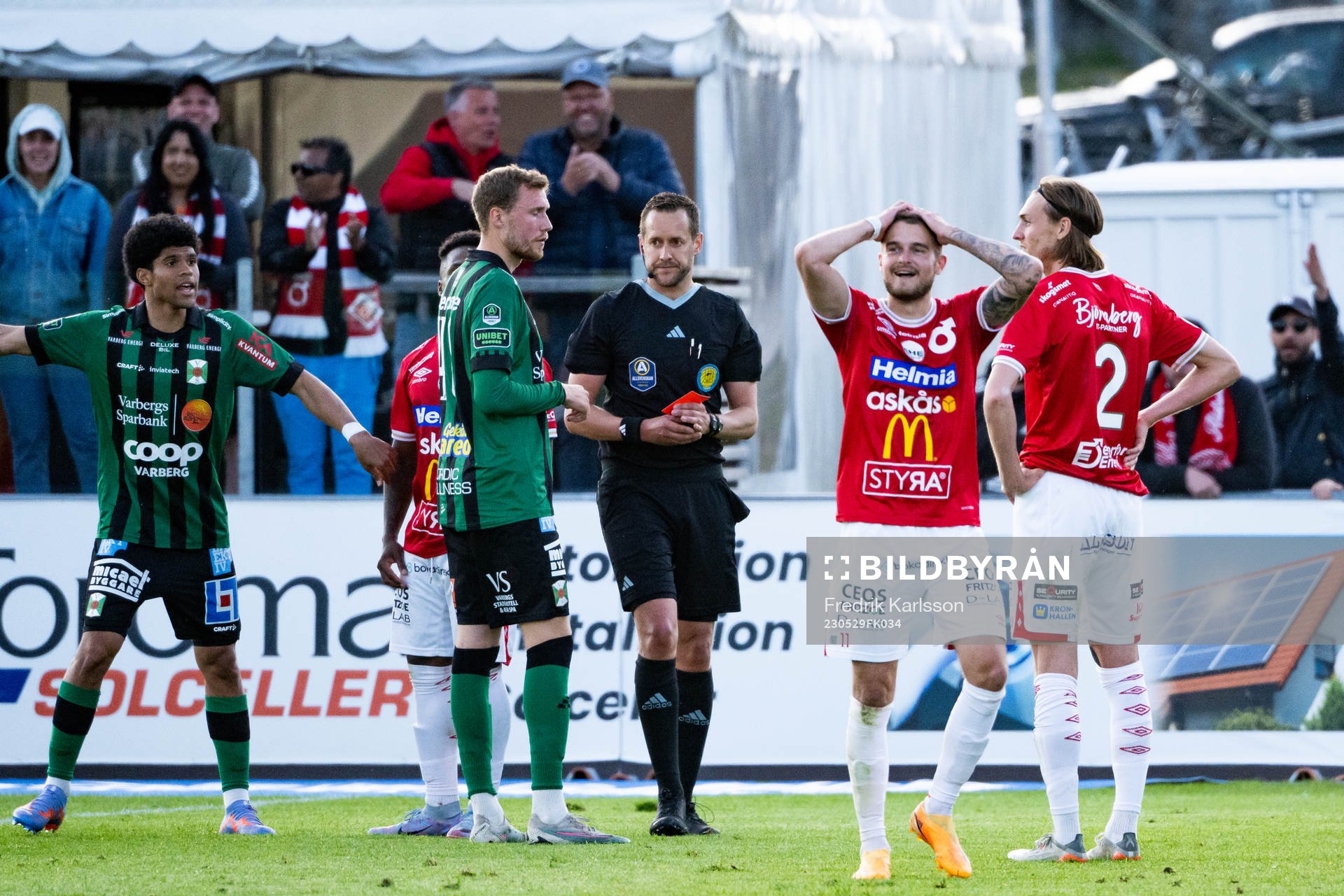 Degerfors Christos Gravius får rött kort