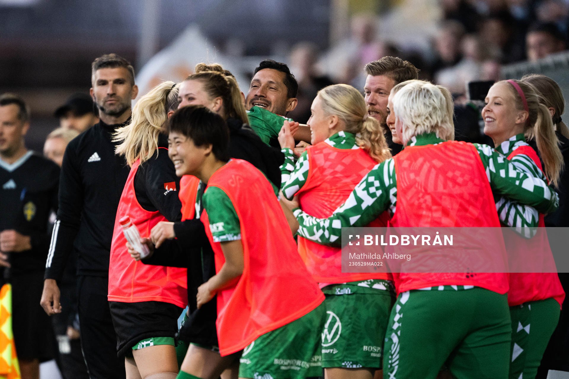 Hammarbys tränare Pablo Pinones-Arce jublar