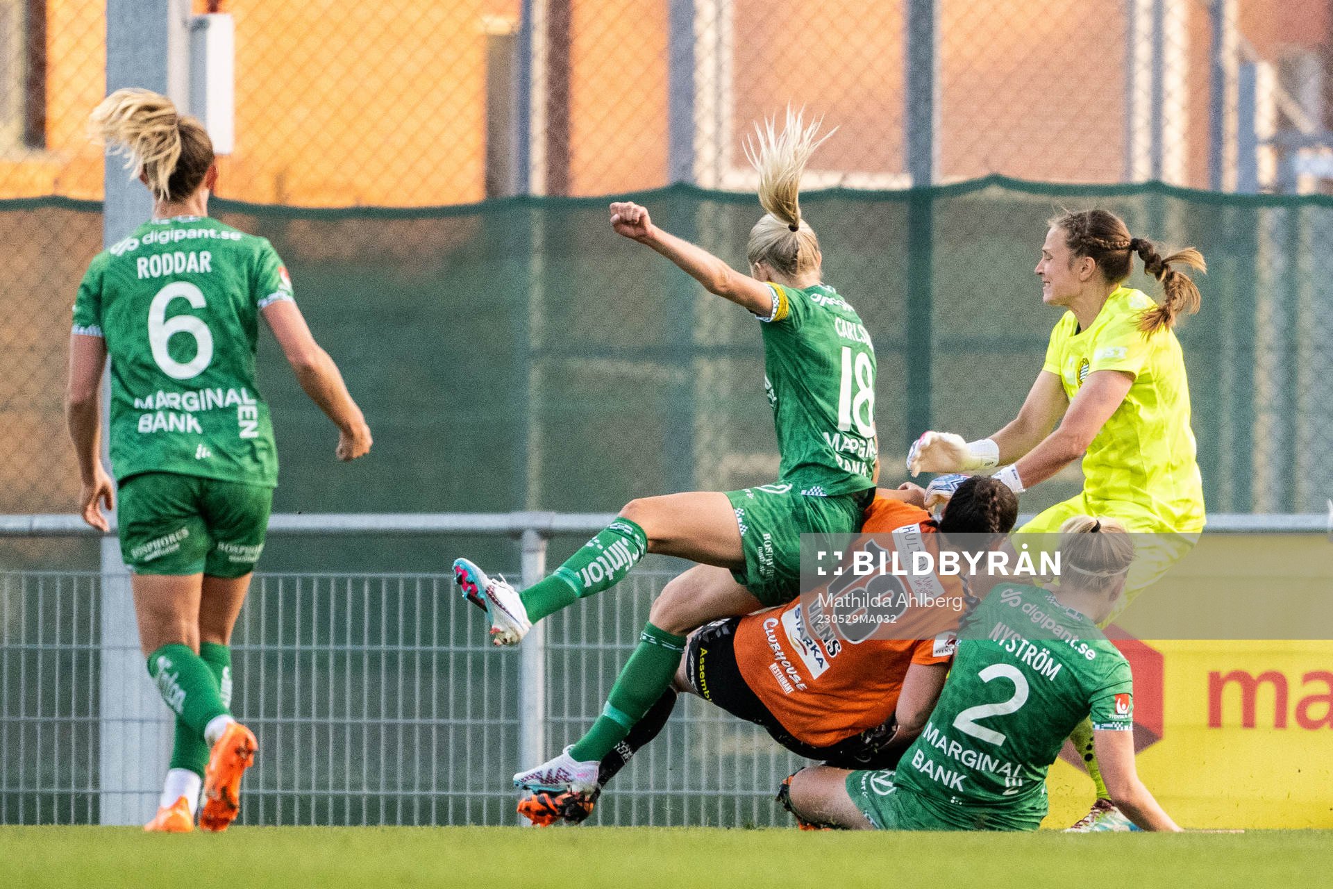 Hammarbys Alice Carlsson, Eva Nyström och målvakt Anna
