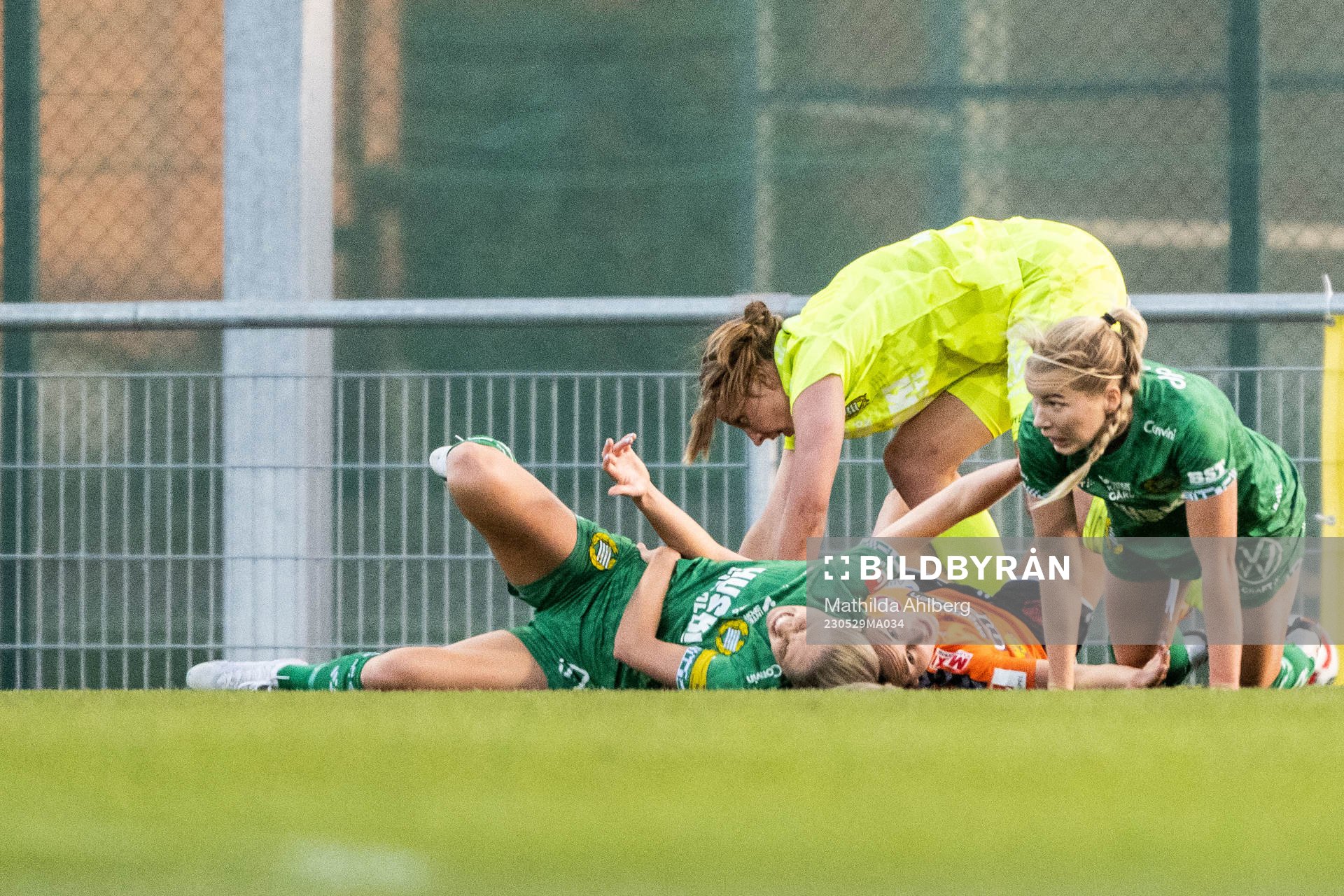 Hammarbys Alice Carlsson och Kristianstads Evelyne Viens