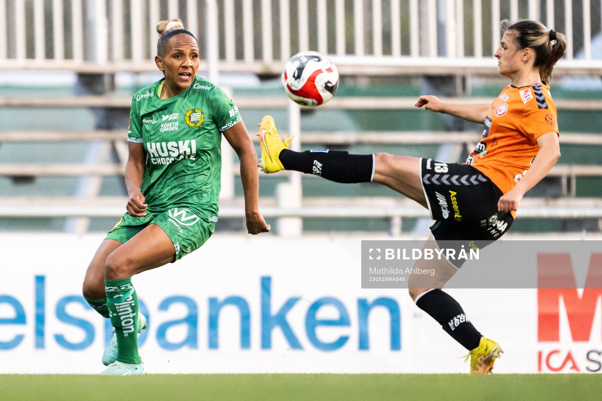 Hammarbys Madelen Janogy och Kristianstads Emma Petrovic
