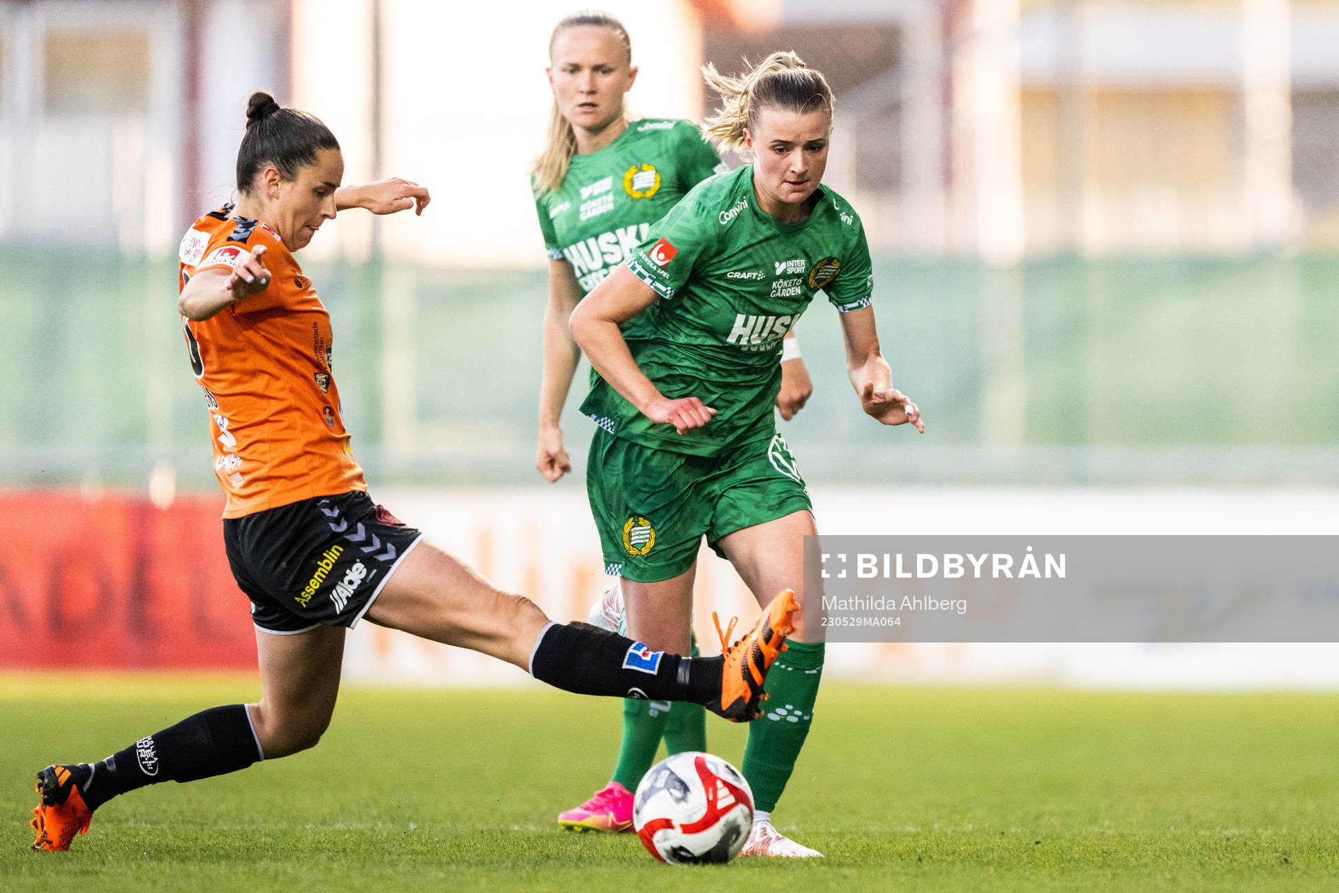 Kristianstads Evelyne Viens och Hammarbys Thea Sørbo