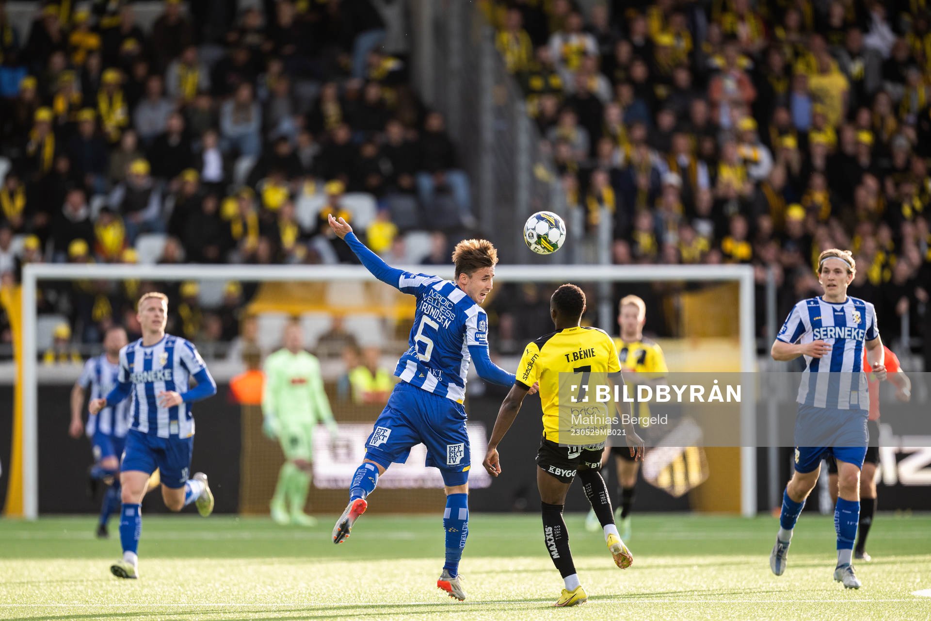 IFK Göteborgs Anders Trondsen och Häckens Benie Adama