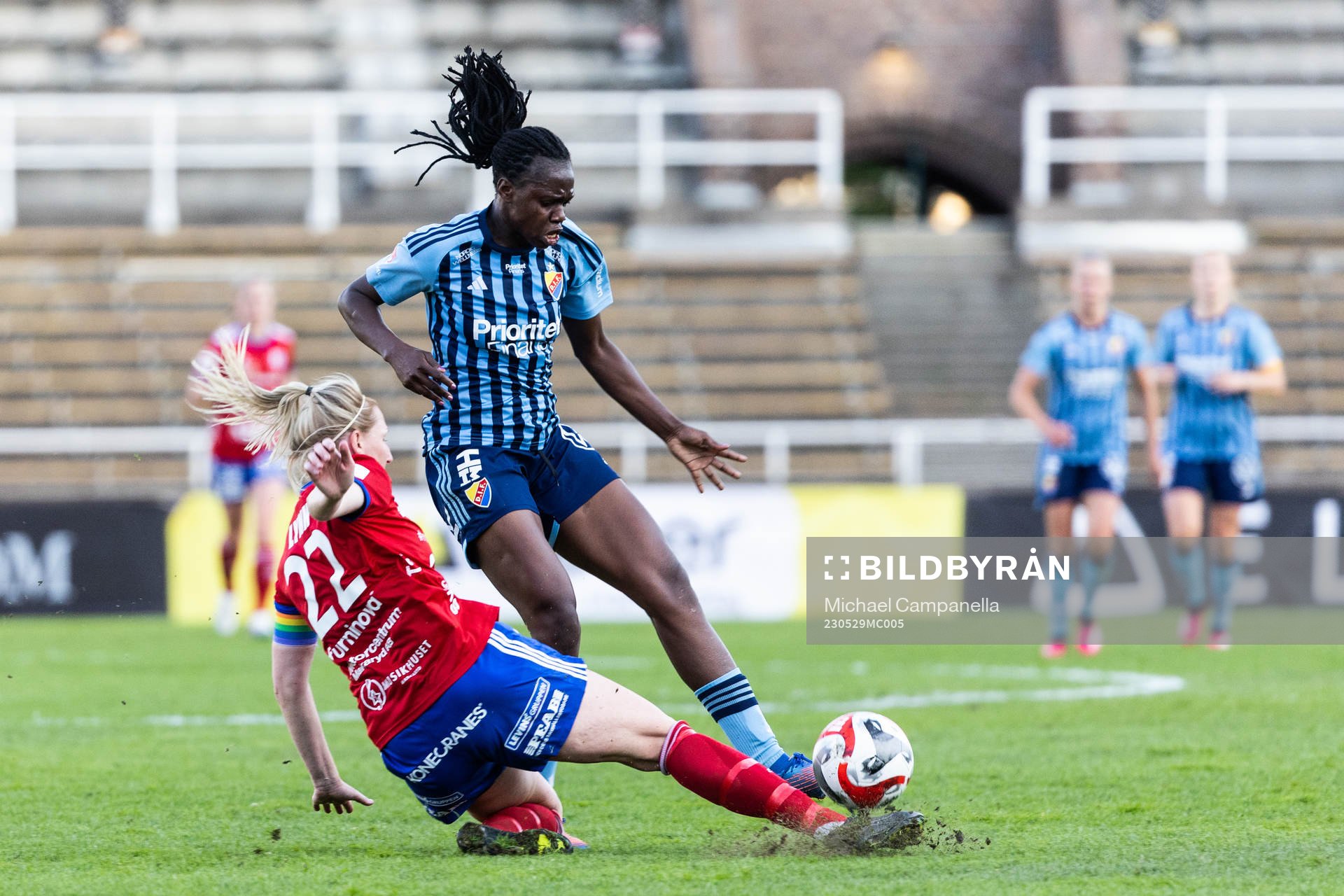 Vittsjös Sandra Adolfsson och Djurgårdens Flavine Mawete