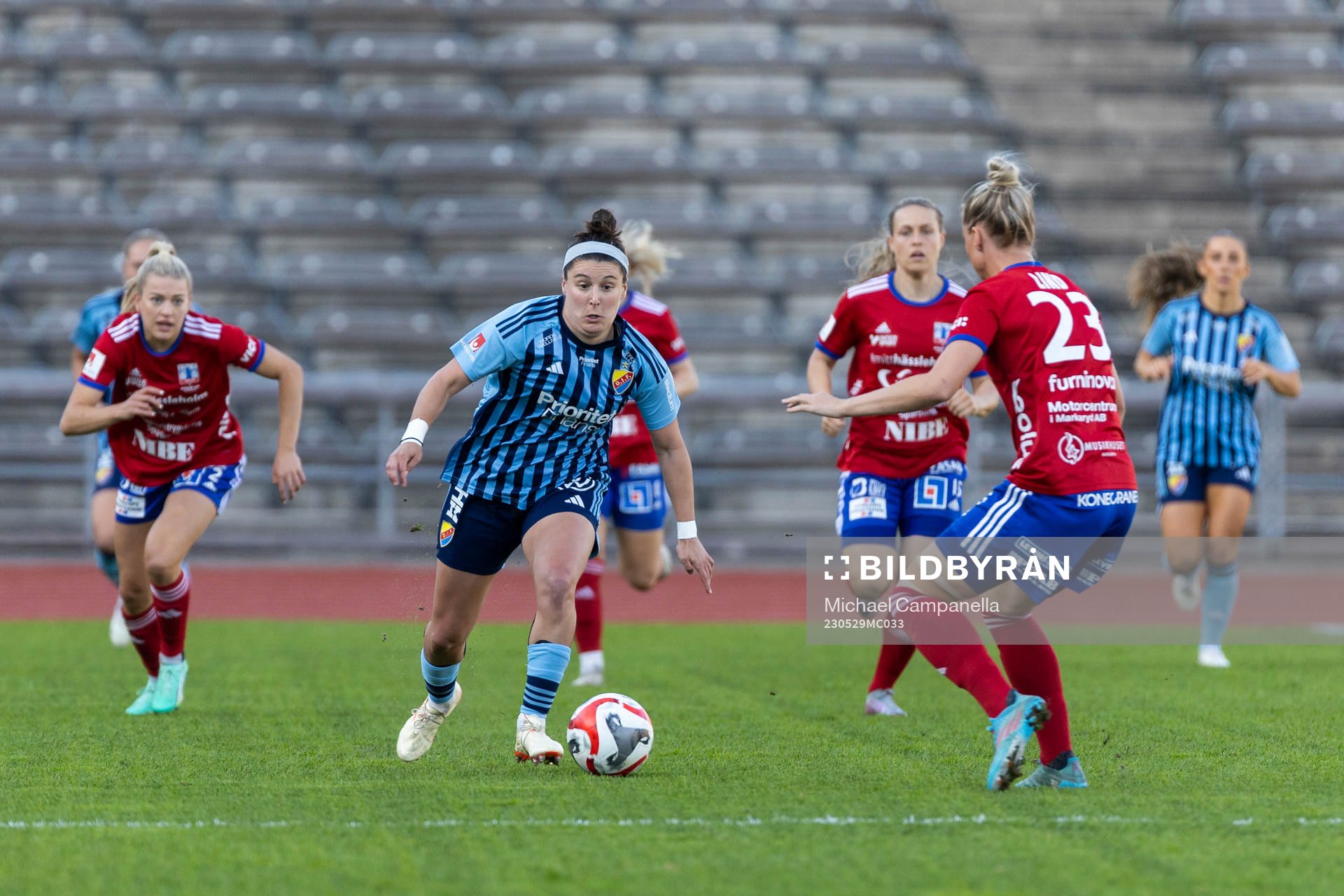 Djurgårdens Hayley Dowd och Vittsjös Kajsa Lind