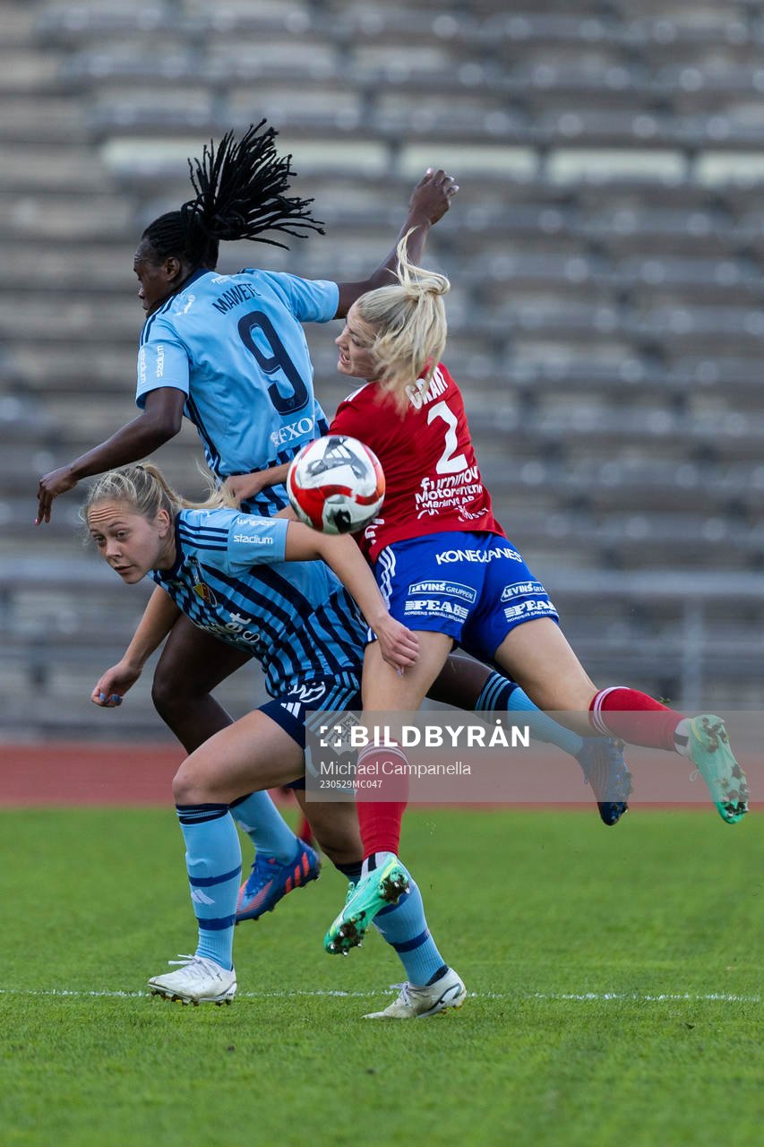 Djurgårdens Alice Bergström och Flavine Mawete Musolo mot