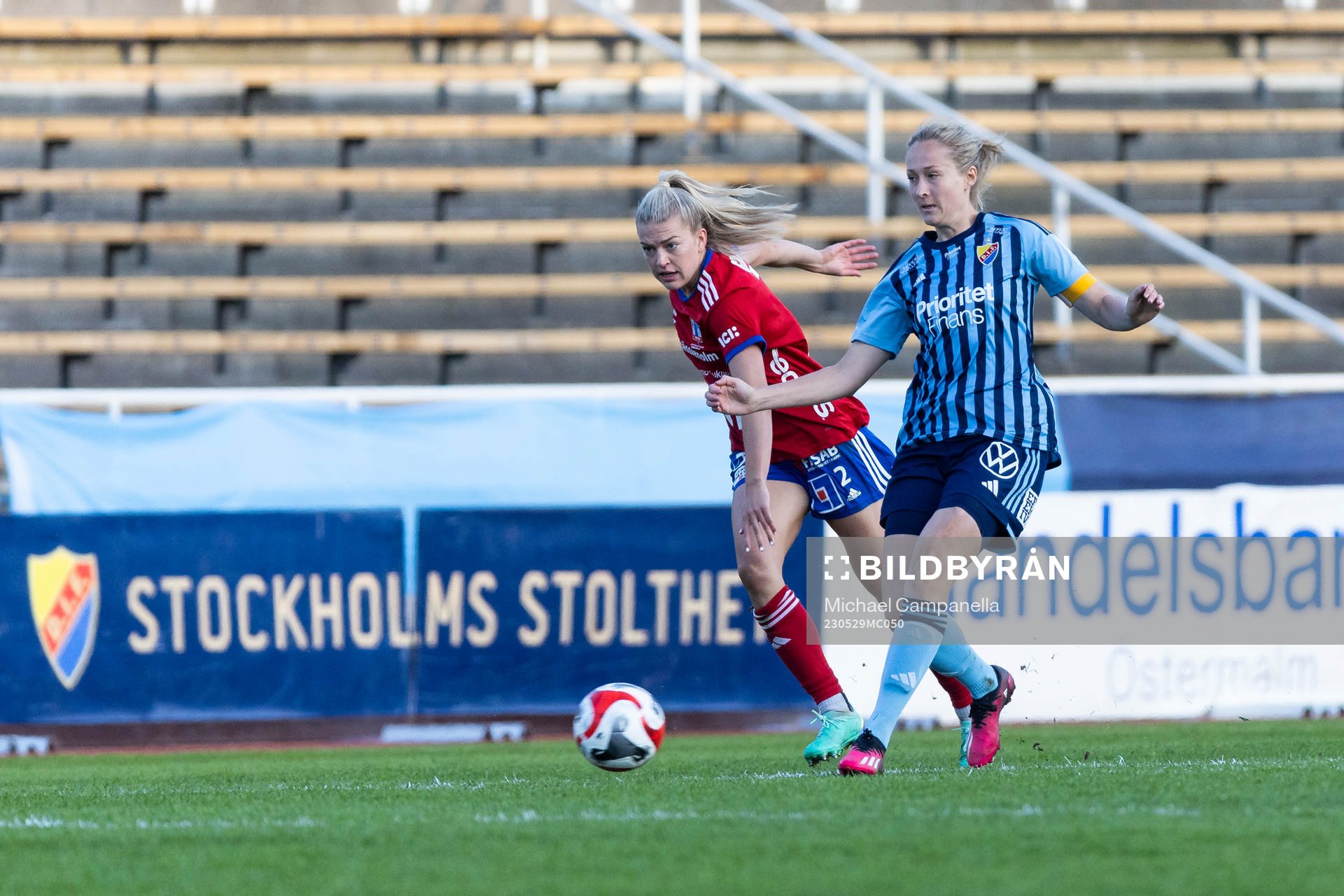 Djurgårdens Sanna Kullberg och Vittsjös Charlotte Grant