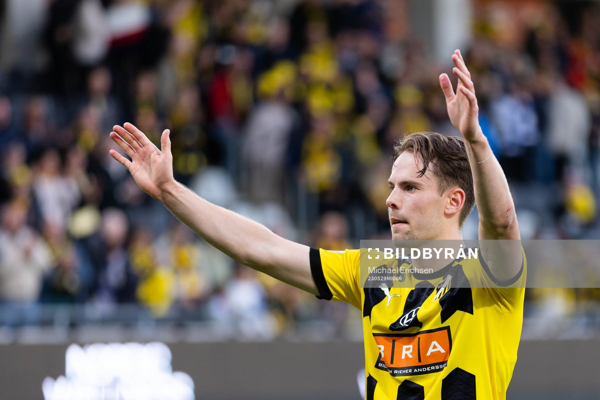 Häckens Lars Olden Larsen jublar