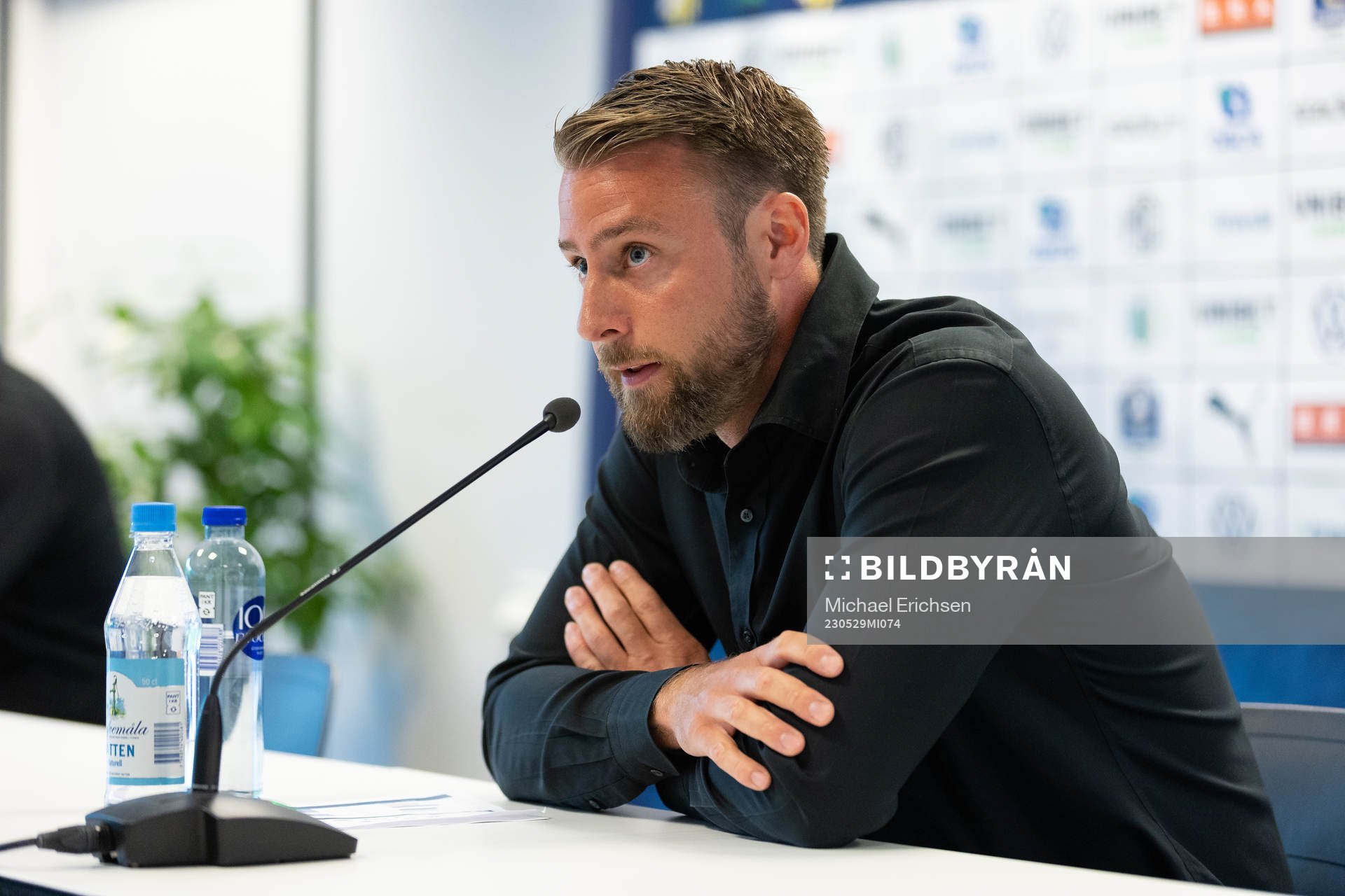 IFK Göteborgs tränare William Lundin på presskonferensen efter fotbollsmatchen i Allsvenskan mellan Häcken och IFK Göteborg den 29 maj 2023 i Göteborg.