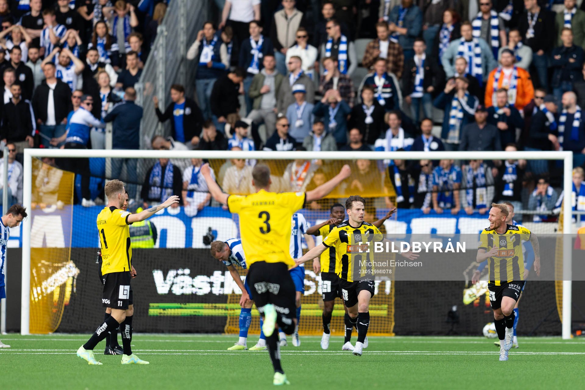 Häckens Lars Olden Larsen jublar