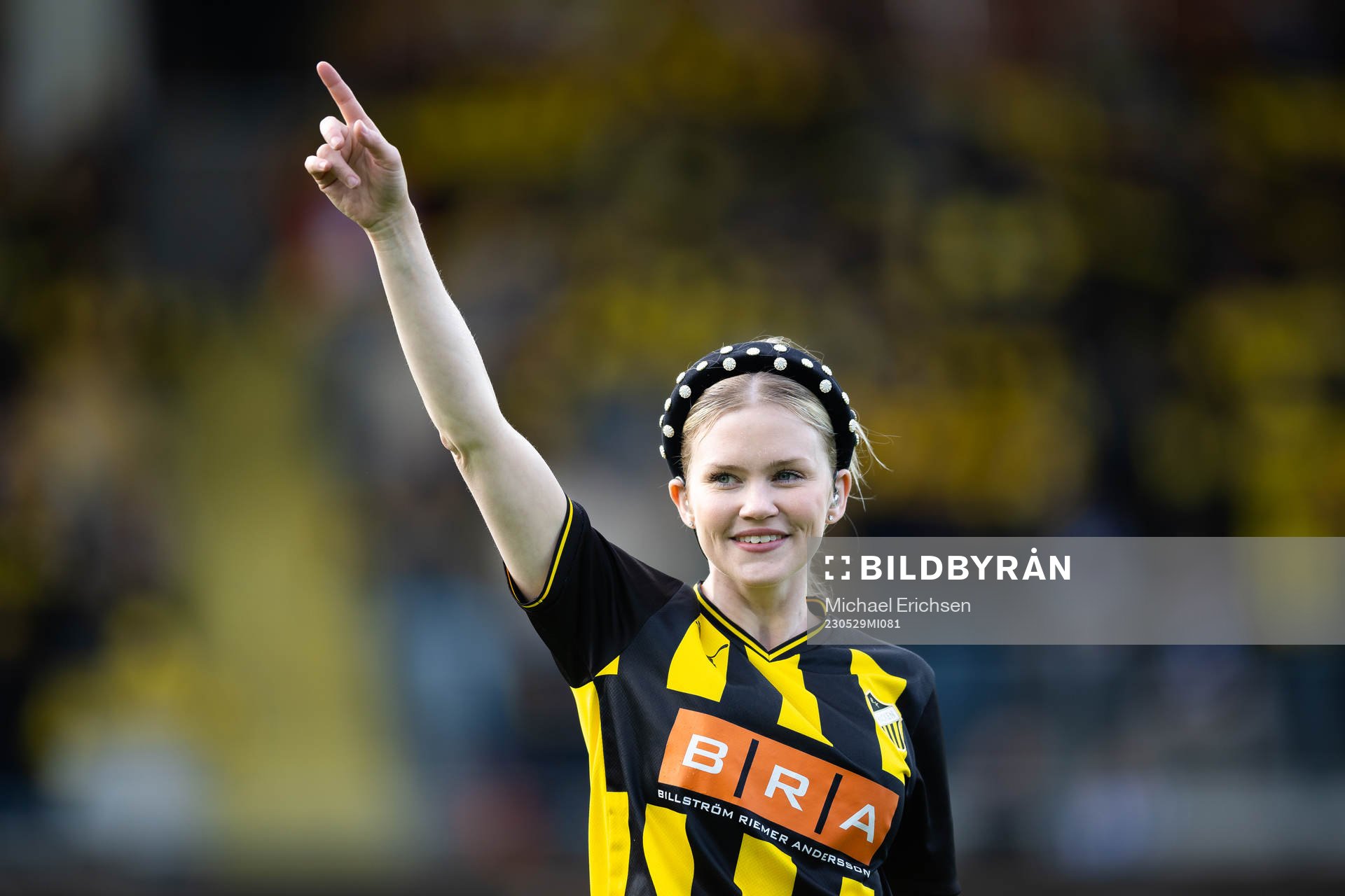 Ida Redig sjunger innan fotbollsmatchen i Allsvenskan