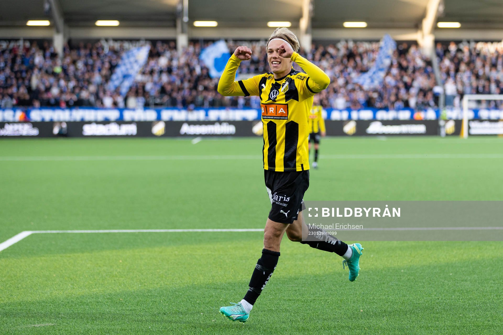 Häckens Pontus Dahbo jublar