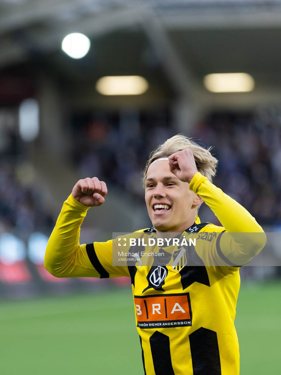 Häckens Pontus Dahbo jublar