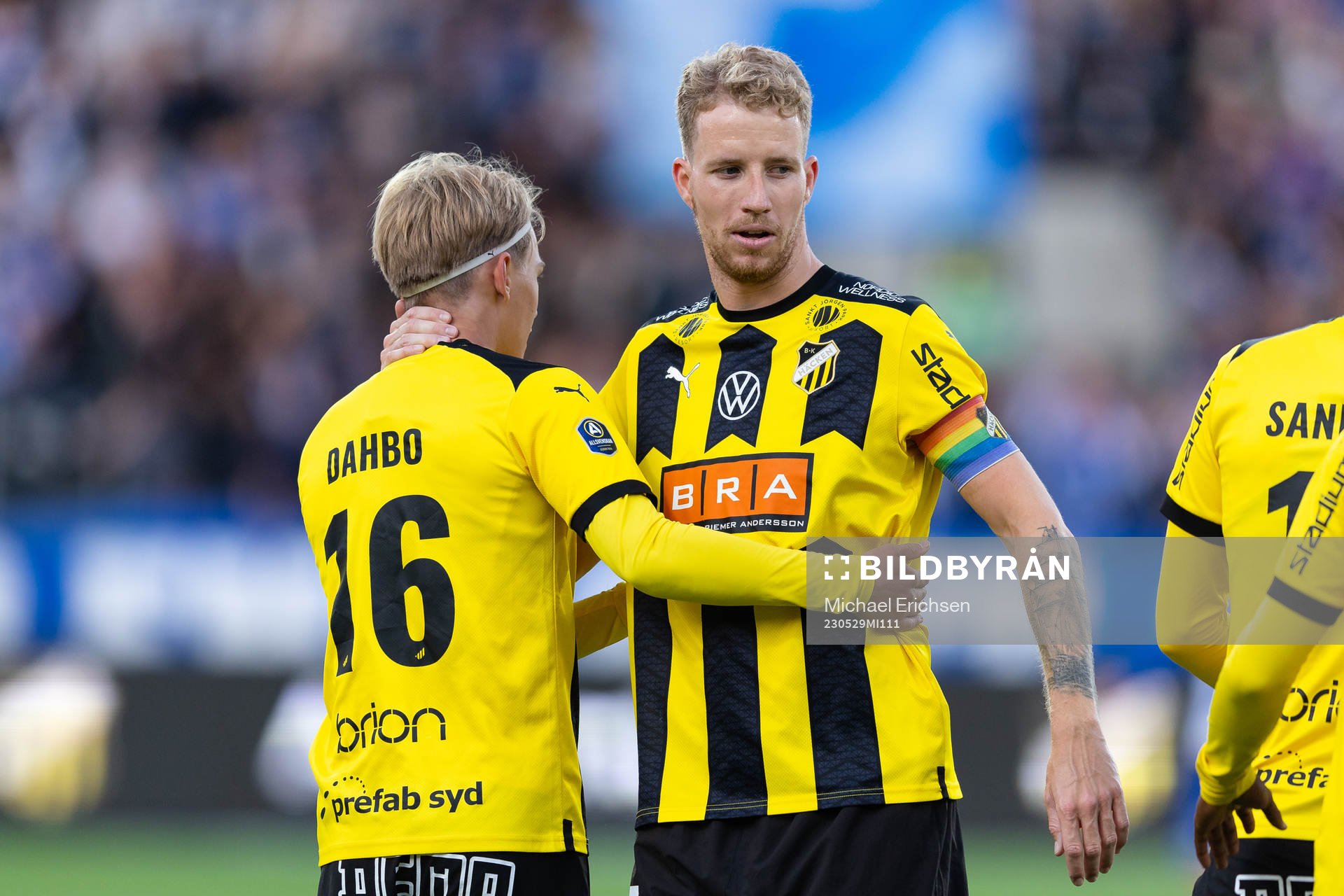 Häckens Pontus Dahbo jublar ihop med Samuel Gustafson