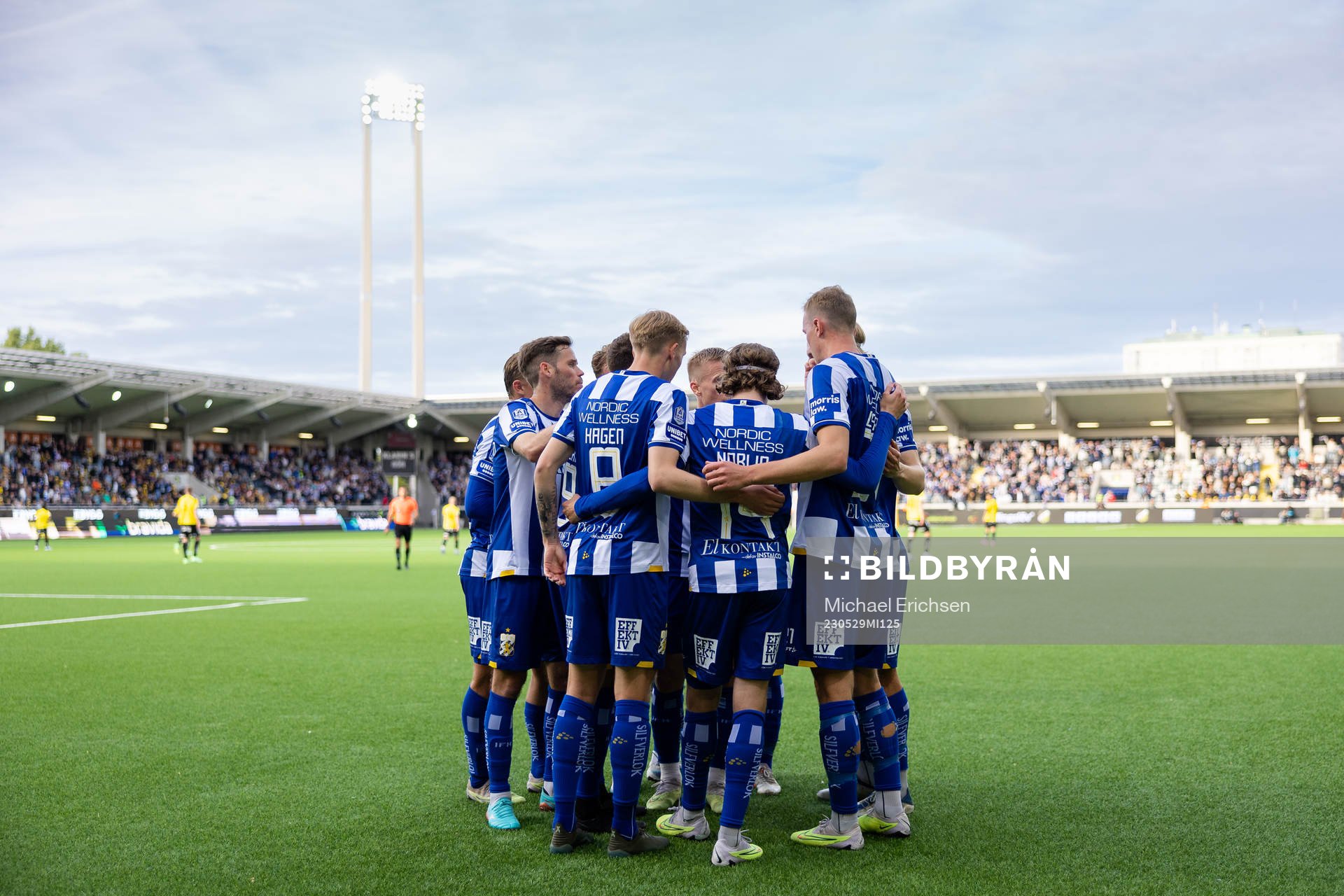 IFK Göteborgs Gustaf Norlin jublar med lagkamrater