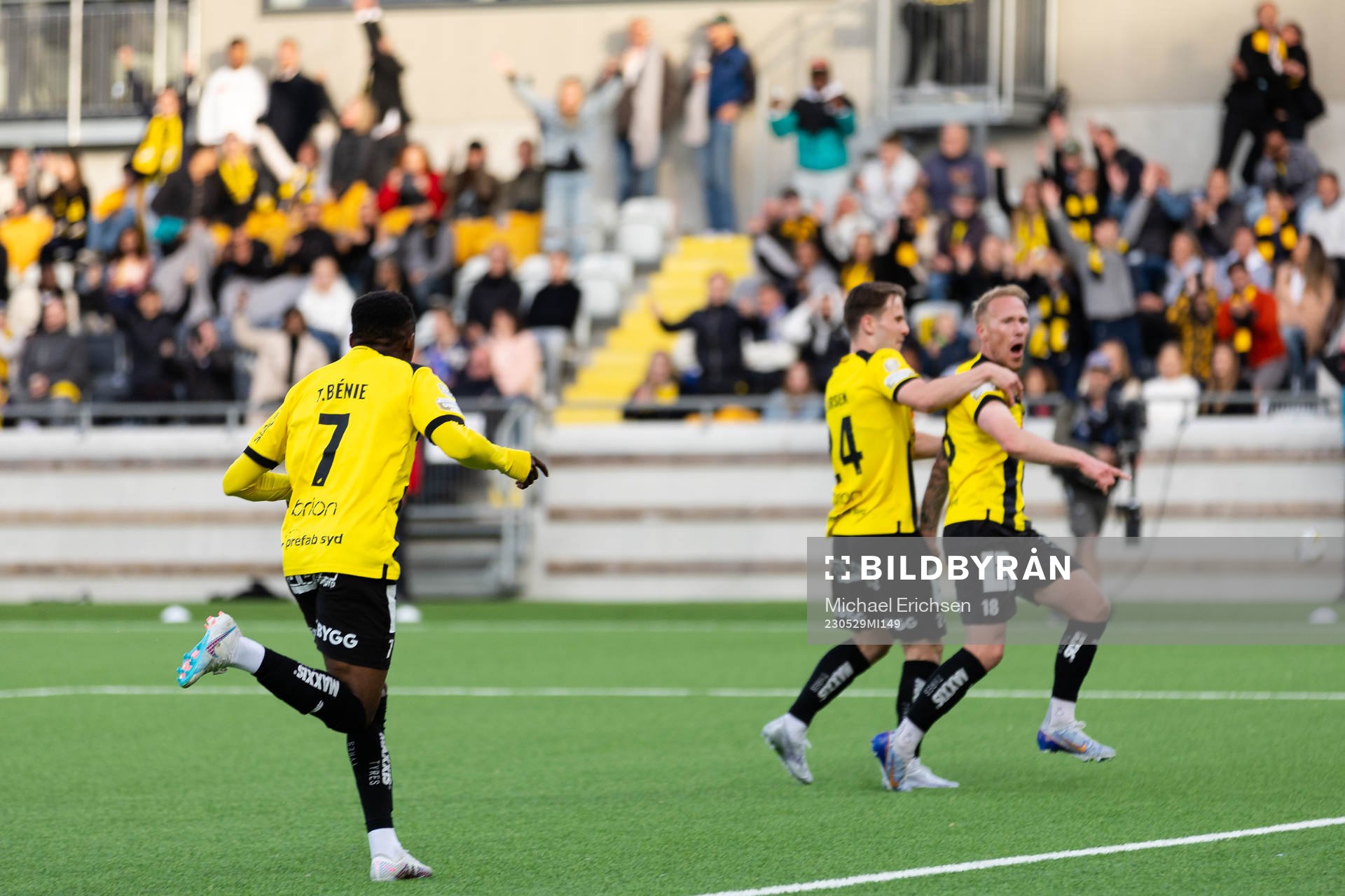 Häckens Benie Adama Traore jublar efter 3-1 under fotbollsmatchen i Allsvenskan mellan Häcken och IFK Göteborg den 29 maj 2023 i Göteborg.