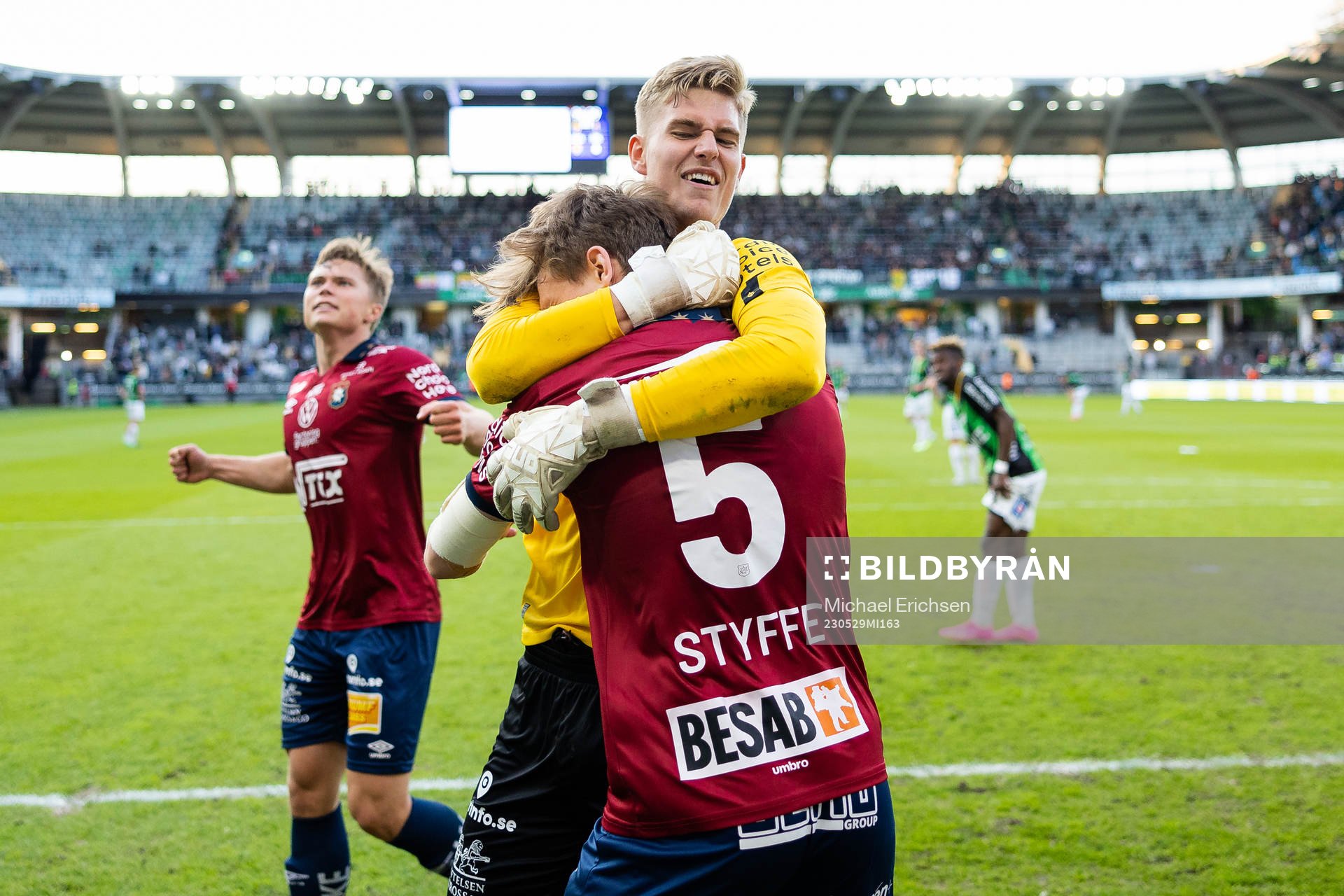 Örgrytes målvakt Mathias Nilsson och Christoffer Styffe