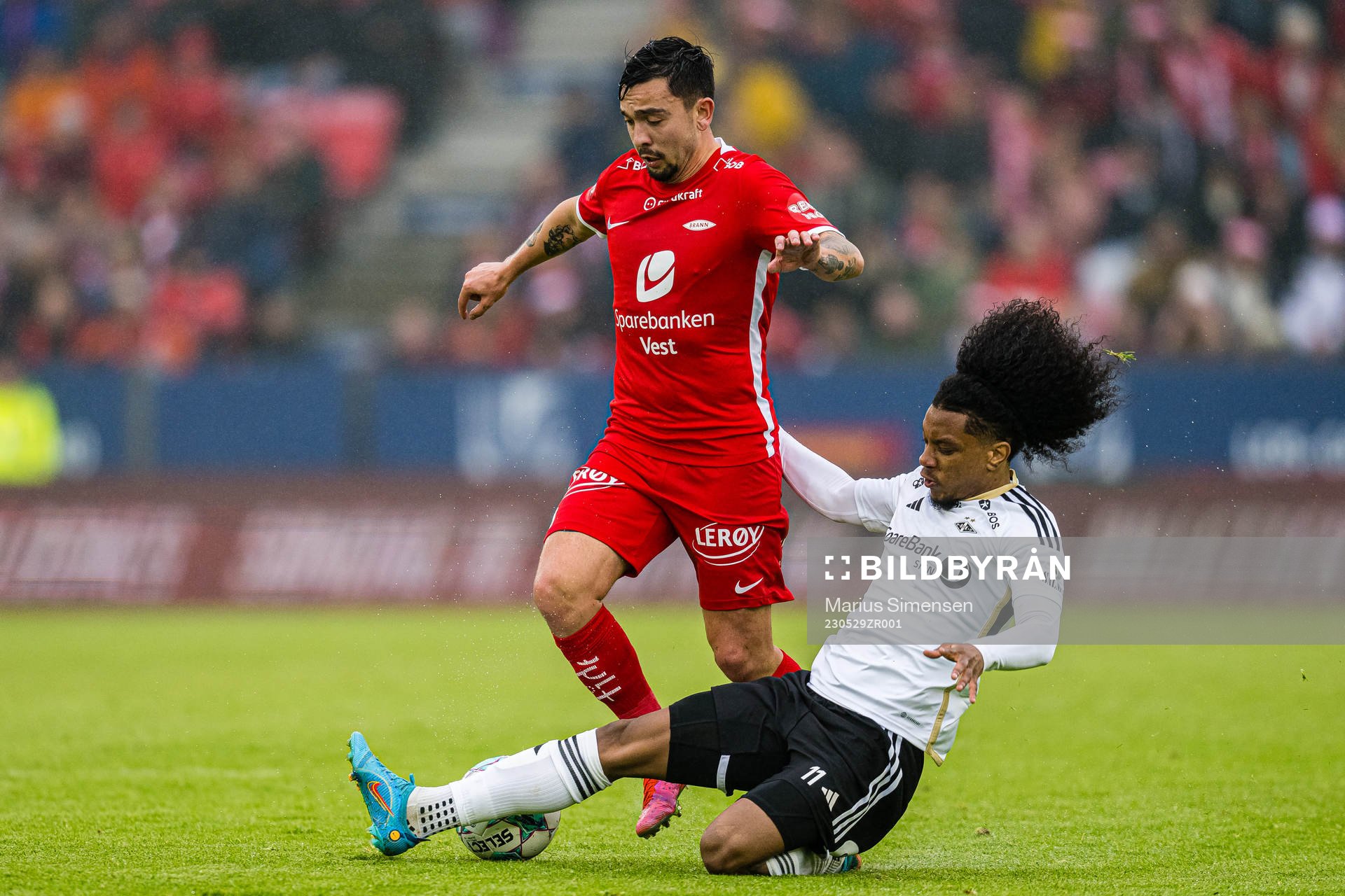 Niklas Castro of Brann and Jayden Nelson of Rosenborg