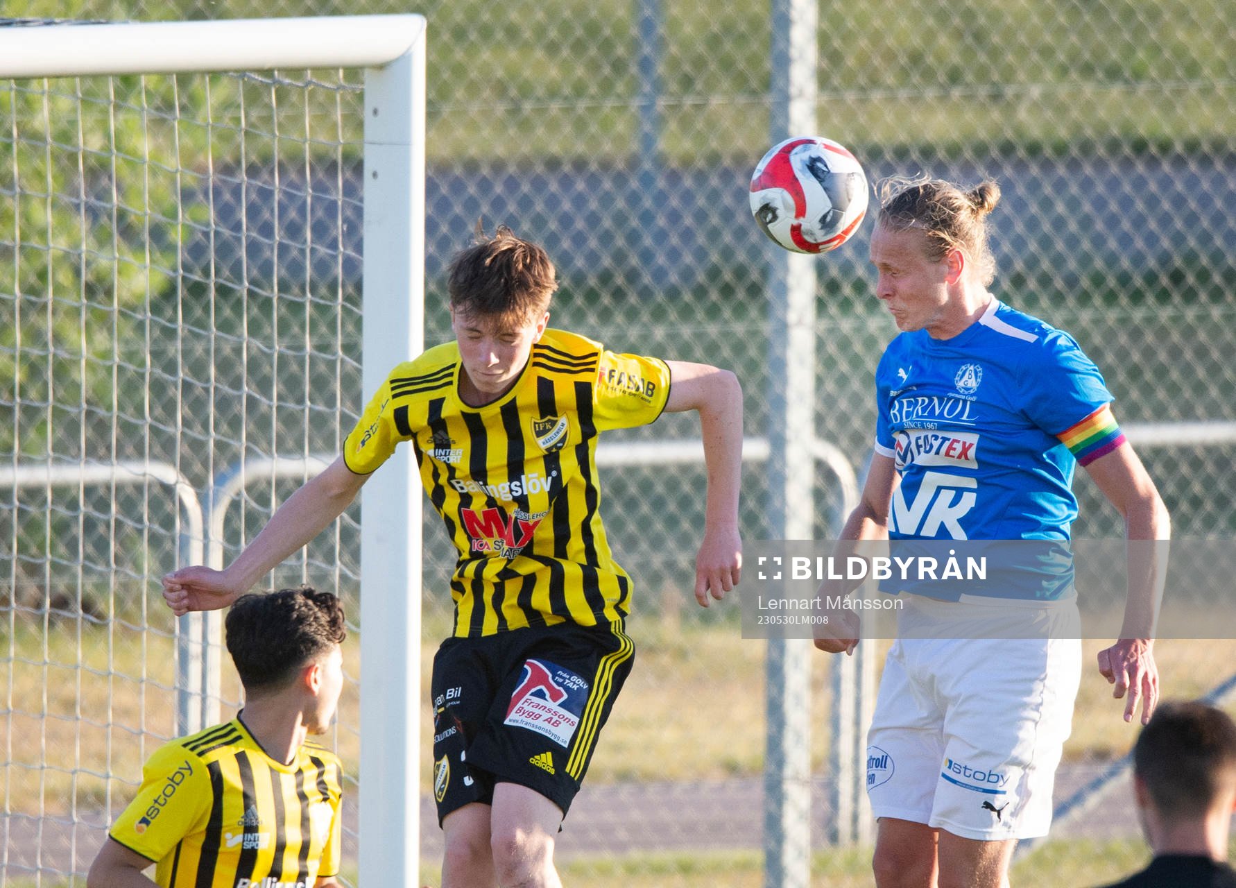 Bjärnums Hugo Svensson nickar in reduceringen 1-2 utan att