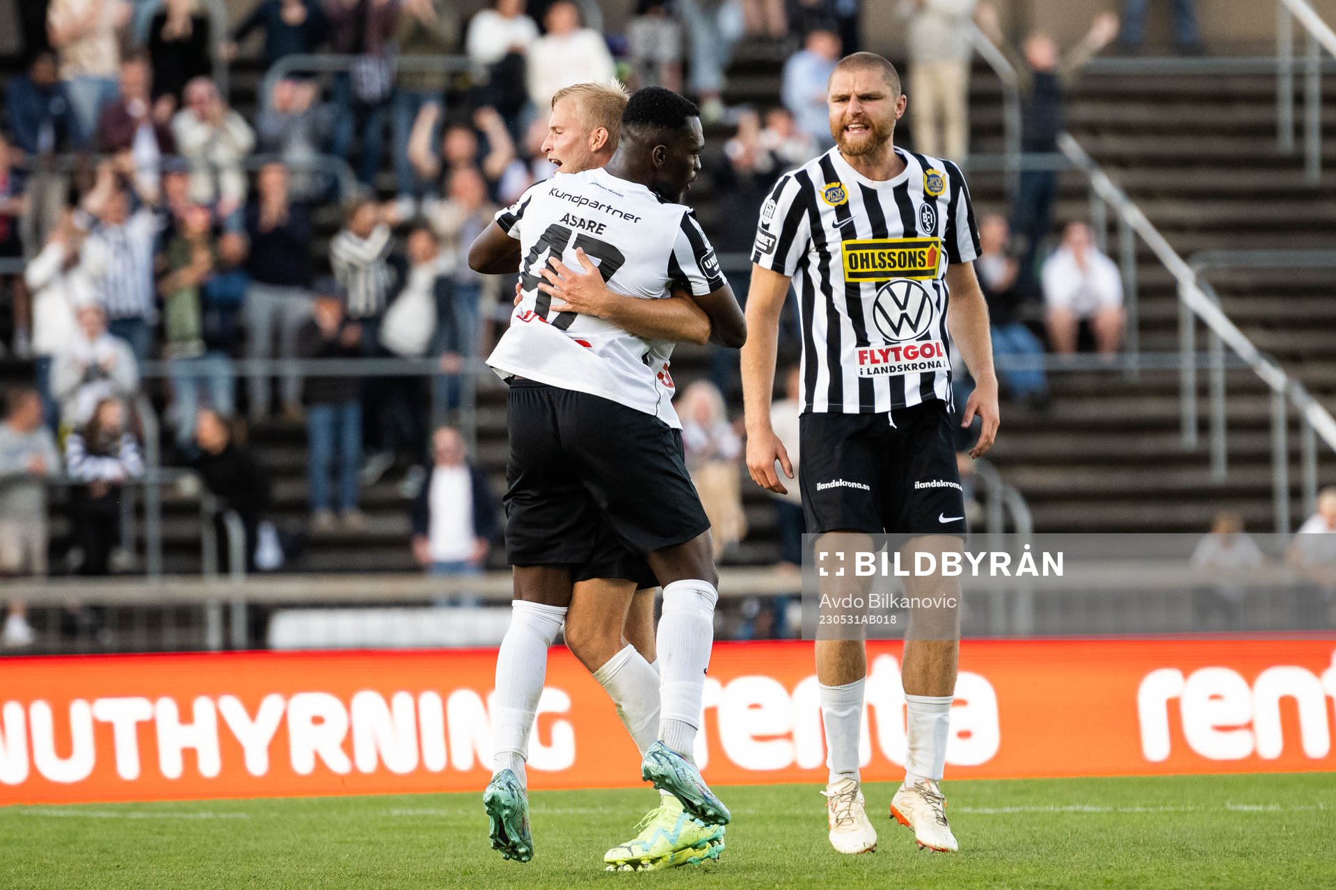Landskronas Kofi Asare och Johan Rapp jublar