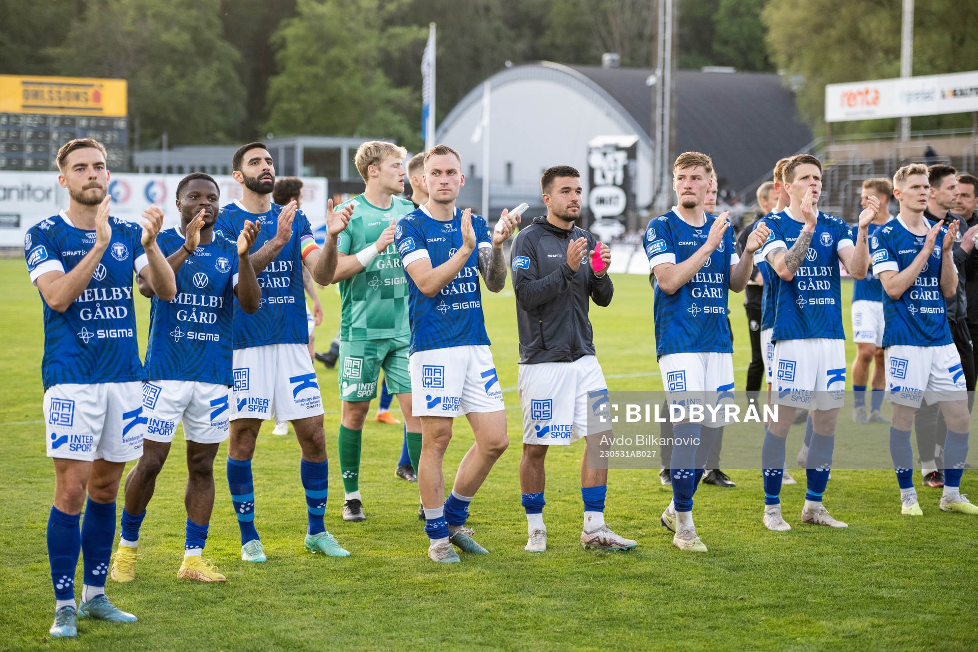 Trelleborgs spelare tackar publike jublar slutsignalen