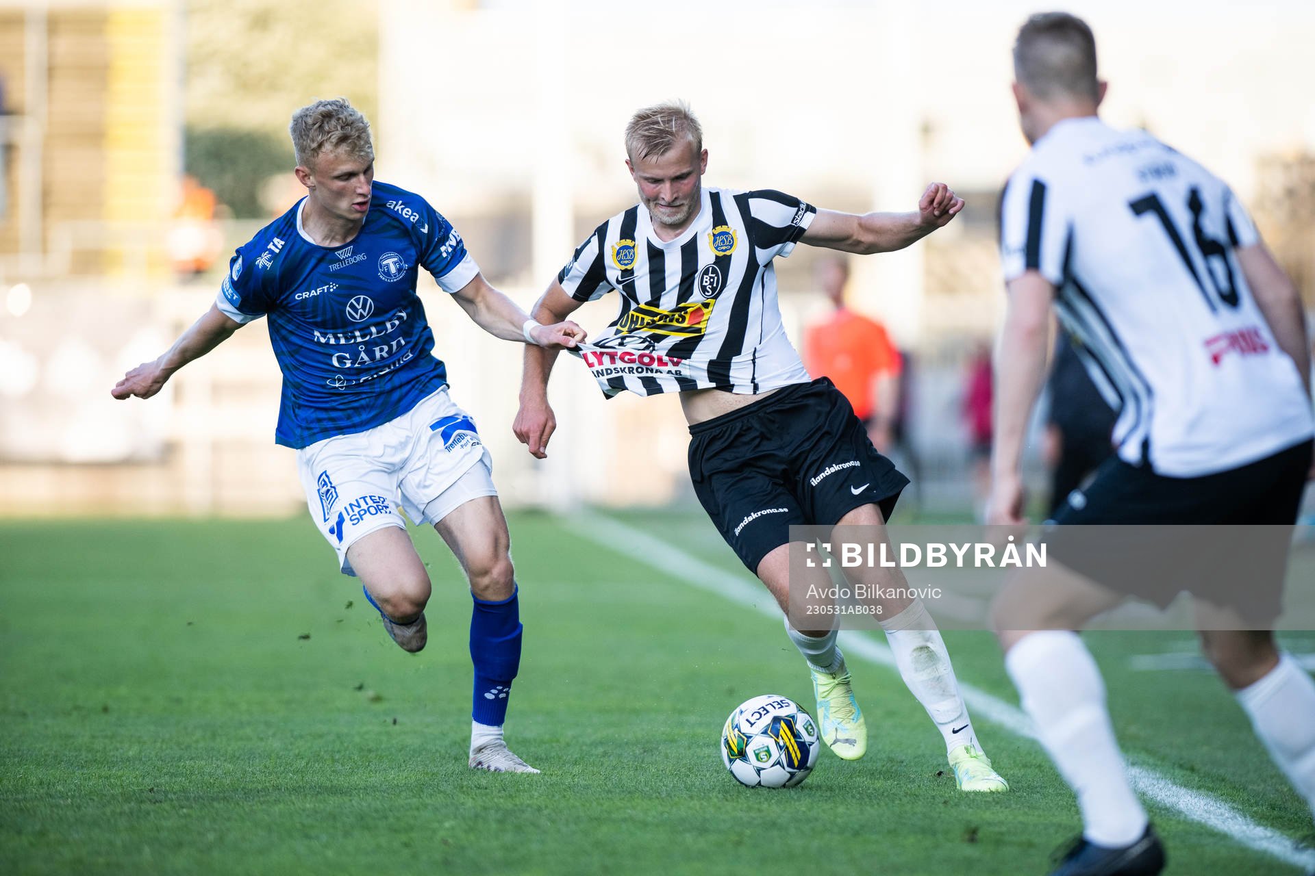 Landskronas Johan Rapp jagas av Trelleborgs Liam Olausson