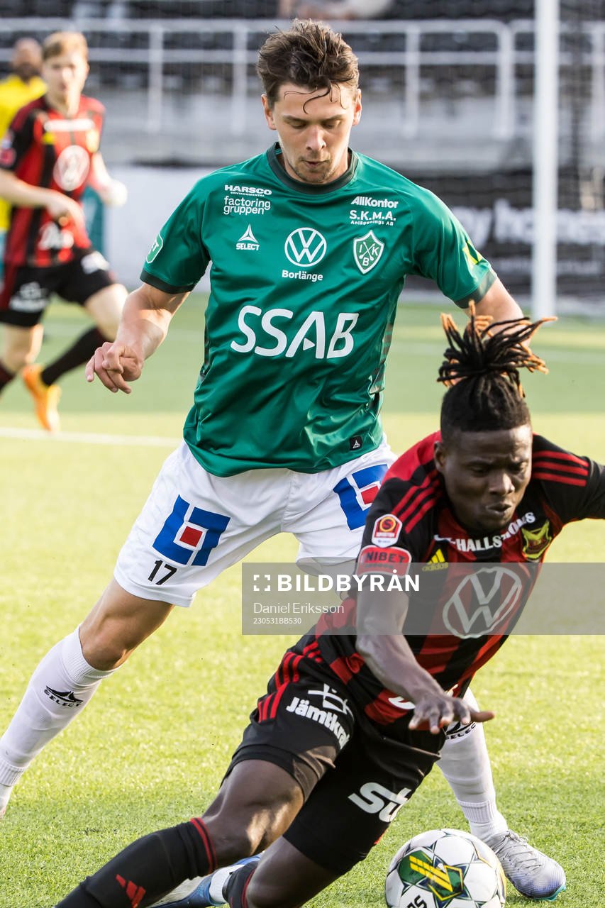 Brages Pontus Jonsson och Östersunds Yannick Armel