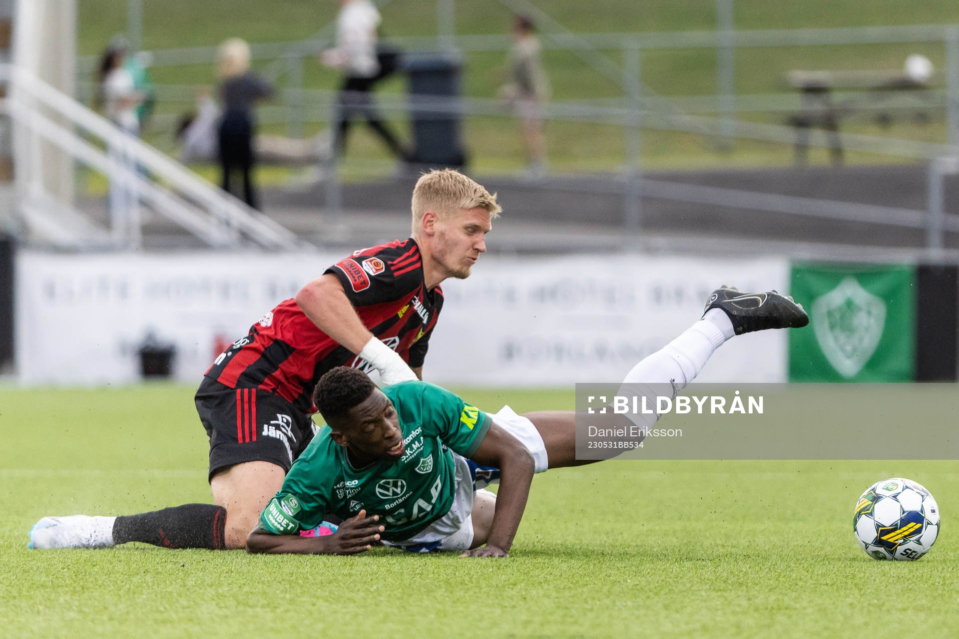 Östersunds Andre Österholm och Brages Samouil Izountouemoi