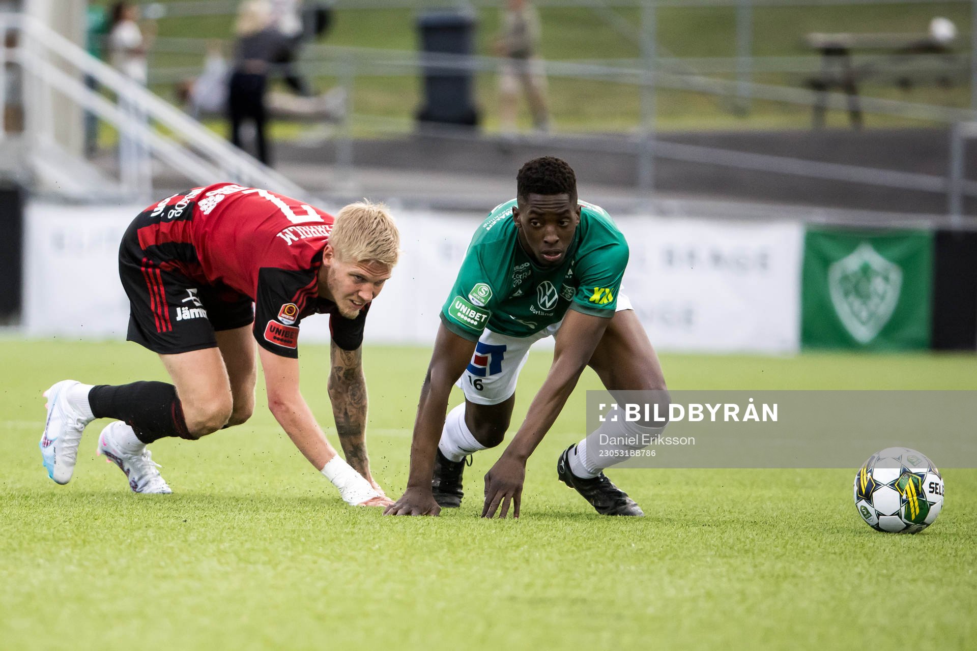 Östersunds Andre Österholm och Brages Samouil Izountouemoi