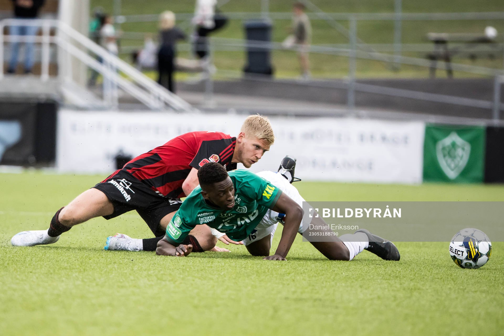 Östersunds Andre Österholm och Brages Samouil Izountouemoi